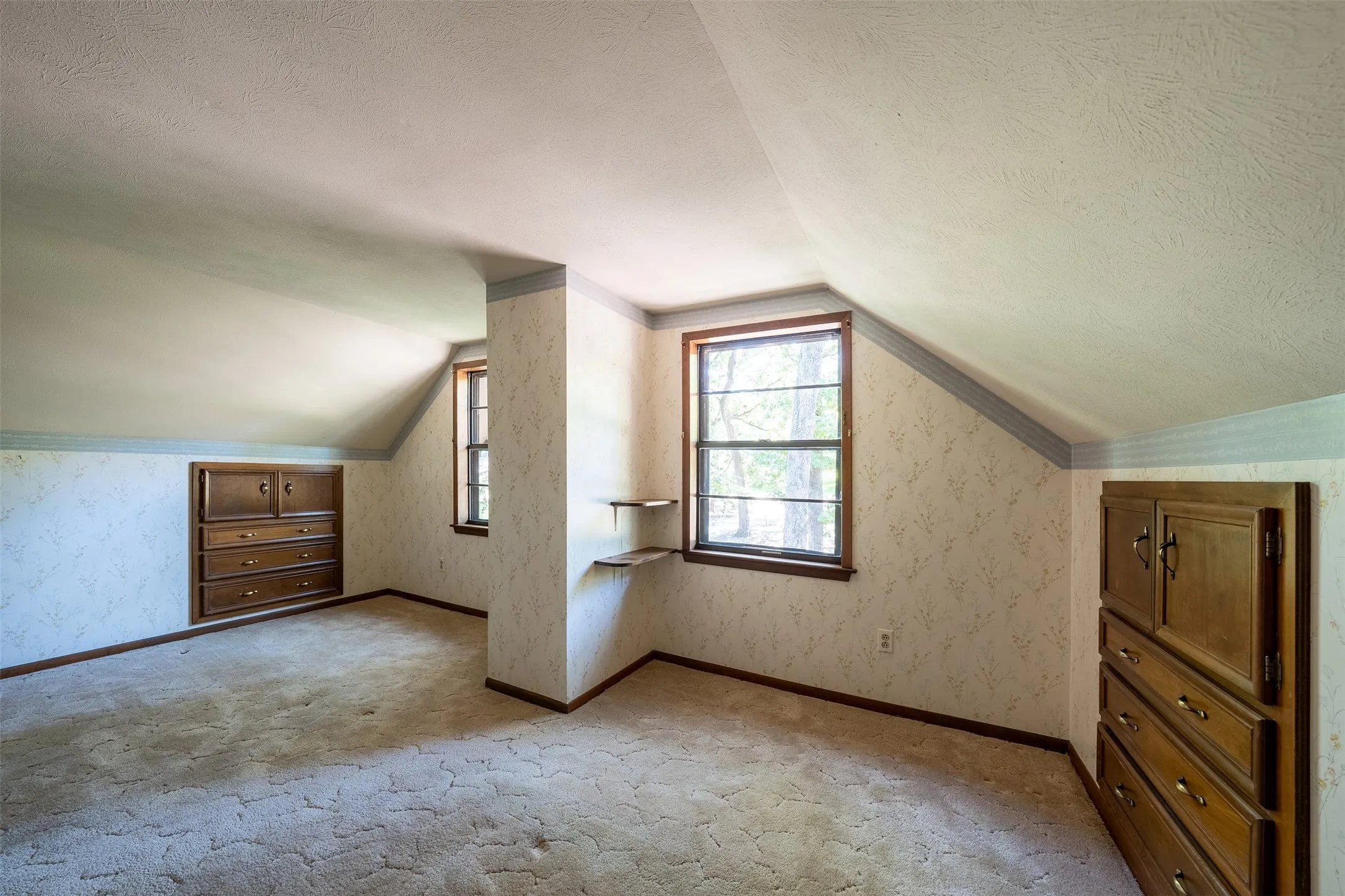 Single Family Residence For Sale in Smith County , 20862 Bay Shore Drive, Flint, Texas 75762, 3 Bedroom, 3 Bathroom, 3 Garage spaces, 2,114 Sqft, built in 1978, mls#21338167, Real Estate Agent in Flint, Homes For Sale in Smith county, Homes For Sale in Flint, Realtor in Flint Texas, Real Estate Brokerage Independent Realty Texas, Luminita Cordes Realtor