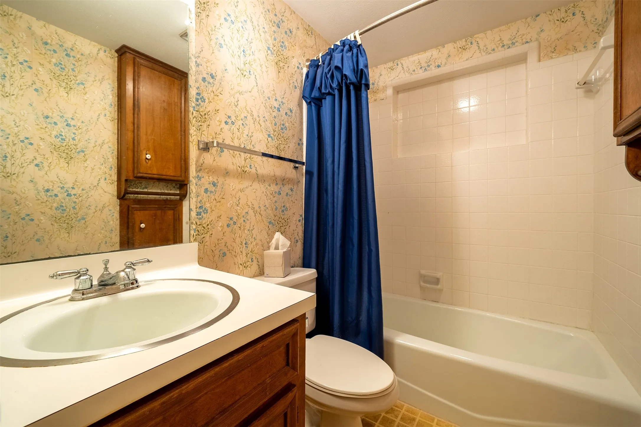 Single Family Residence For Sale in Smith County , 20862 Bay Shore Drive, Flint, Texas 75762, 3 Bedroom, 3 Bathroom, 3 Garage spaces, 2,114 Sqft, built in 1978, mls#21338167, Real Estate Agent in Flint, Homes For Sale in Smith county, Homes For Sale in Flint, Realtor in Flint Texas, Real Estate Brokerage Independent Realty Texas, Luminita Cordes Realtor