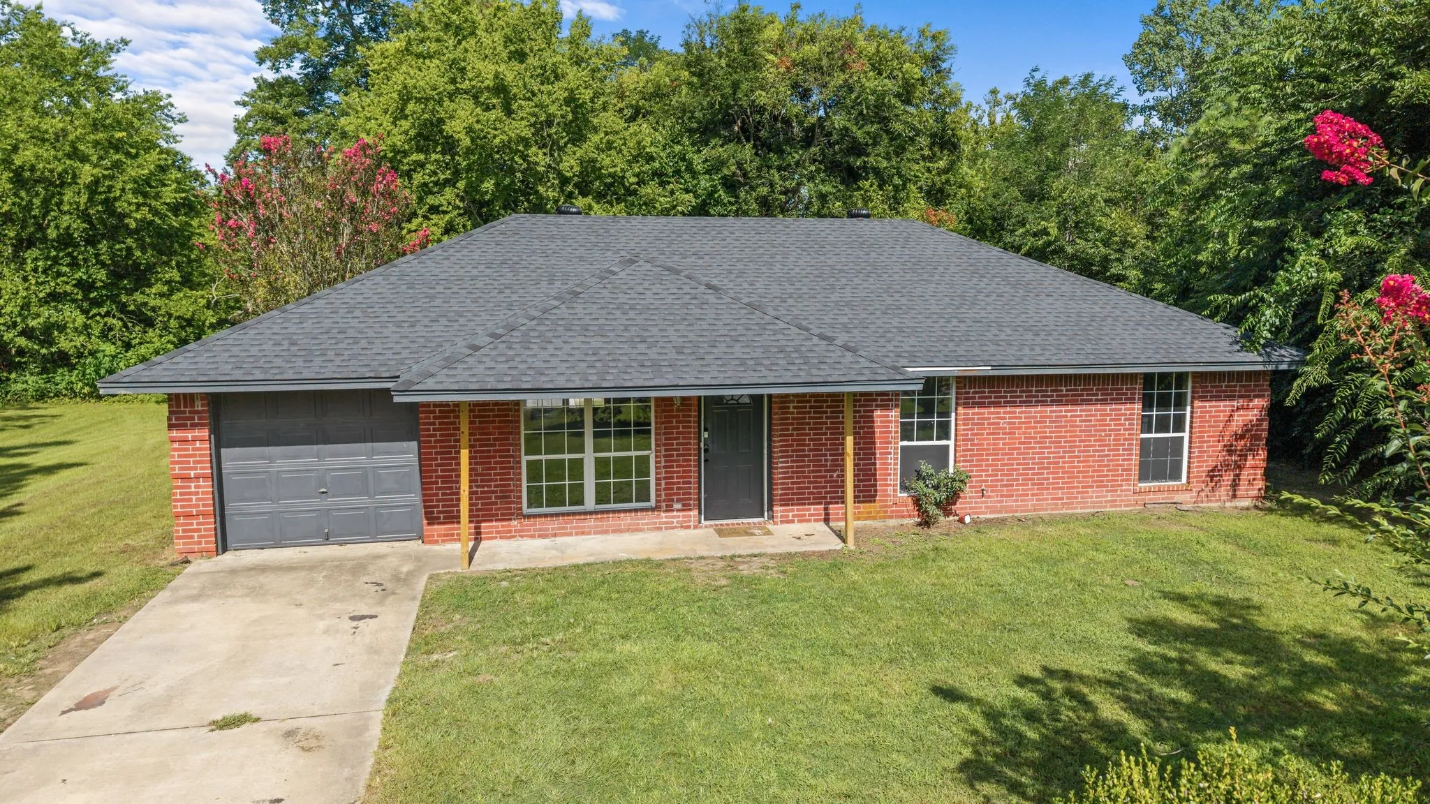 Single Family Residence For Sale in Lamar County , 235 Hickory Street, Blossom, Texas 75416, 3 Bedroom, 2 Bathroom, 1 Garage spaces, 1,186 Sqft, built in 0, mls#21338155, Real Estate Agent in Blossom, Homes For Sale in Lamar county, Homes For Sale in Blossom, Realtor in Blossom Texas, Real Estate Brokerage Independent Realty Texas, Luminita Cordes Realtor
