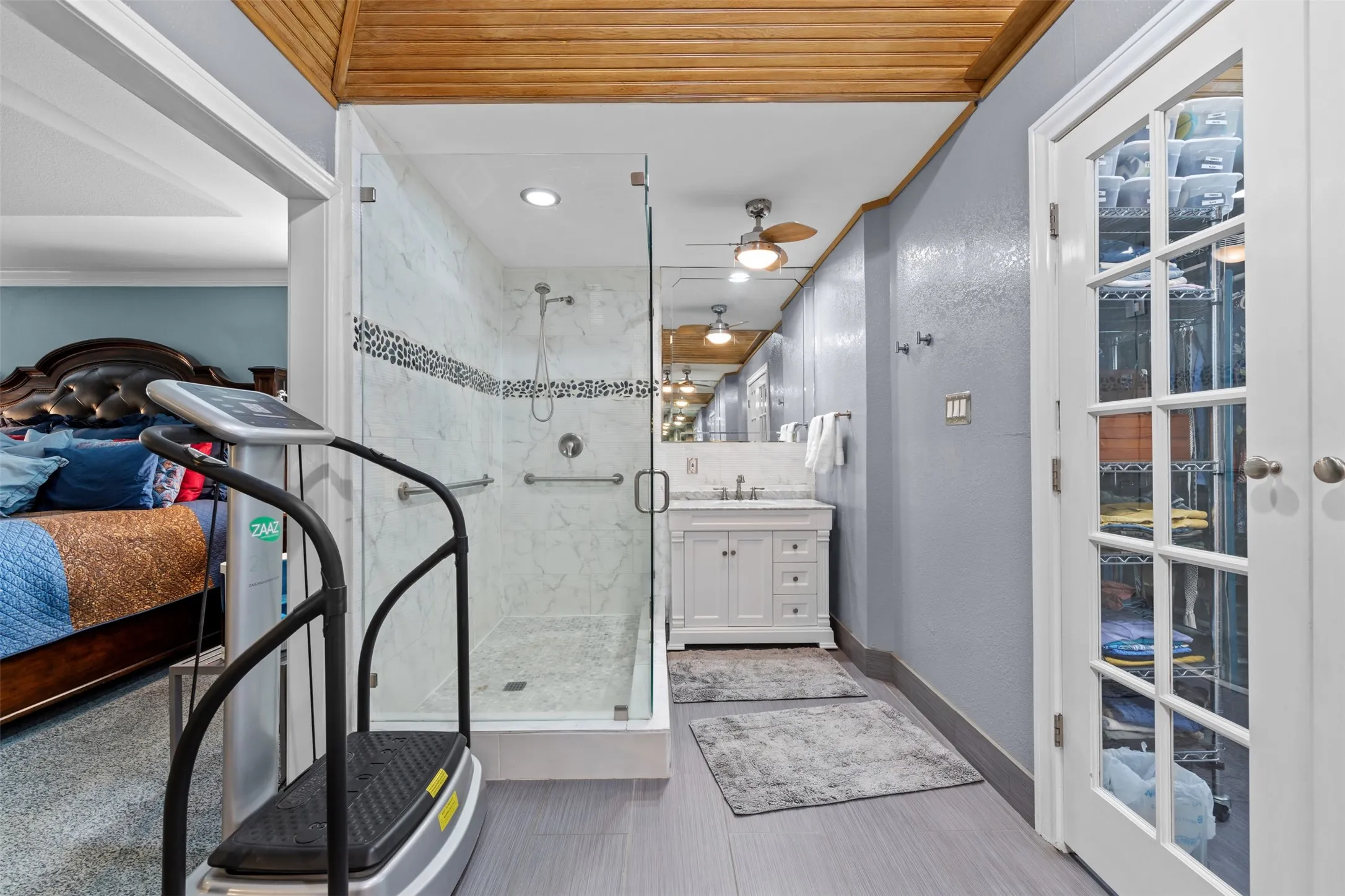 Single Family Residence For Sale in Tarrant County , 809 Shady Creek Drive, Kennedale, Texas 76060, 4 Bedroom, 3 Bathroom, 3 Garage spaces, 3,140 Sqft, built in 1985, mls#21336612, Real Estate Agent in Kennedale, Homes For Sale in Tarrant county, Homes For Sale in Kennedale, Realtor in Kennedale Texas, Real Estate Brokerage Independent Realty Texas, Luminita Cordes Realtor