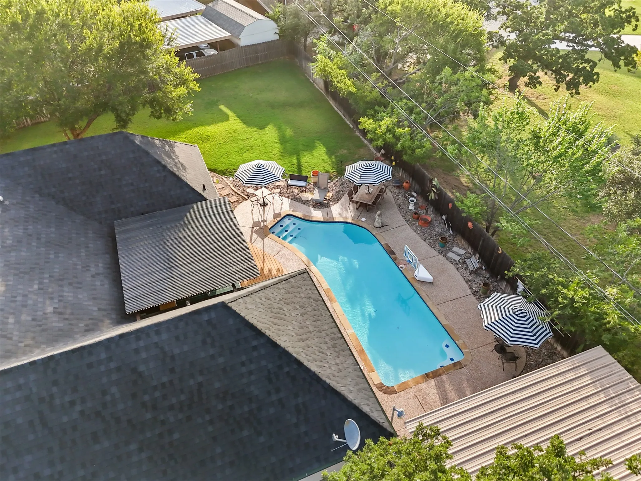 Single Family Residence For Sale in Tarrant County , 809 Shady Creek Drive, Kennedale, Texas 76060, 4 Bedroom, 3 Bathroom, 3 Garage spaces, 3,140 Sqft, built in 1985, mls#21336612, Real Estate Agent in Kennedale, Homes For Sale in Tarrant county, Homes For Sale in Kennedale, Realtor in Kennedale Texas, Real Estate Brokerage Independent Realty Texas, Luminita Cordes Realtor