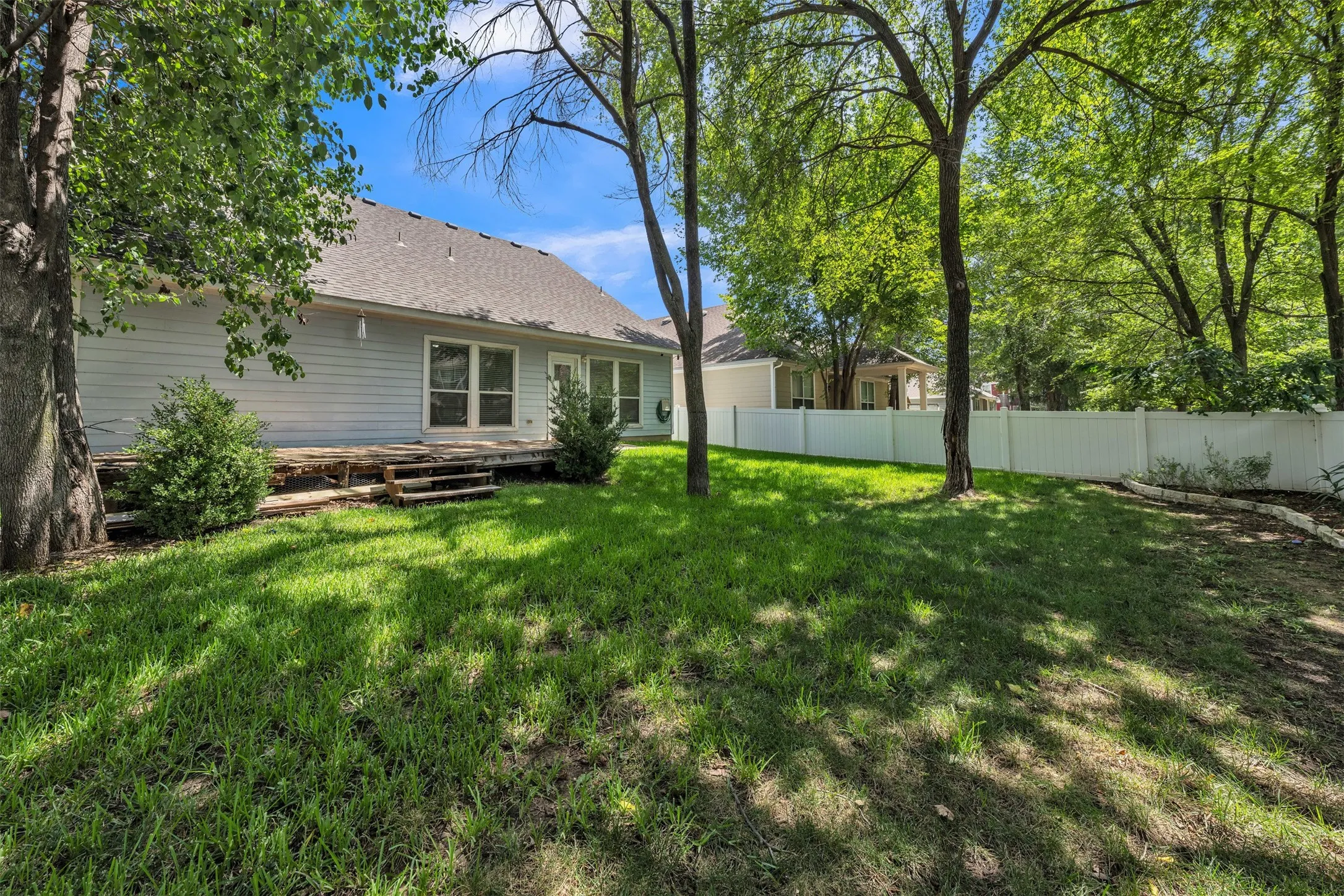 Single Family Residence For Sale in Denton County , 9924 Lexington Drive, Providence Village, Texas 76227, 3 Bedroom, 2 Bathroom, 2 Garage spaces, 1,451 Sqft, built in 2005, mls#21338147, Real Estate Agent in Providence Village, Homes For Sale in Denton county, Homes For Sale in Providence Village, Realtor in Providence Village Texas, Real Estate Brokerage Independent Realty Texas, Luminita Cordes Realtor