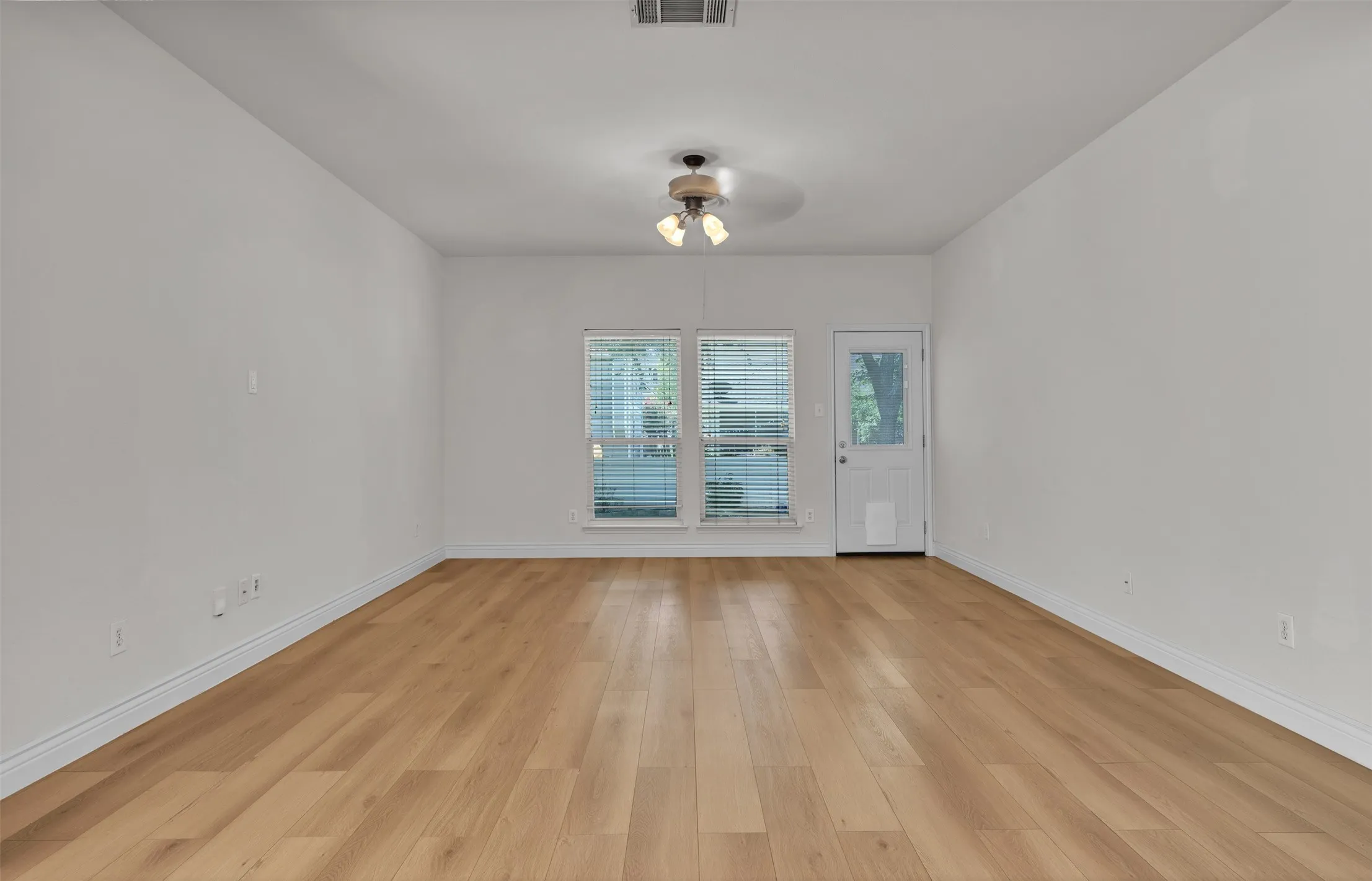 Single Family Residence For Sale in Denton County , 9924 Lexington Drive, Providence Village, Texas 76227, 3 Bedroom, 2 Bathroom, 2 Garage spaces, 1,451 Sqft, built in 2005, mls#21338147, Real Estate Agent in Providence Village, Homes For Sale in Denton county, Homes For Sale in Providence Village, Realtor in Providence Village Texas, Real Estate Brokerage Independent Realty Texas, Luminita Cordes Realtor