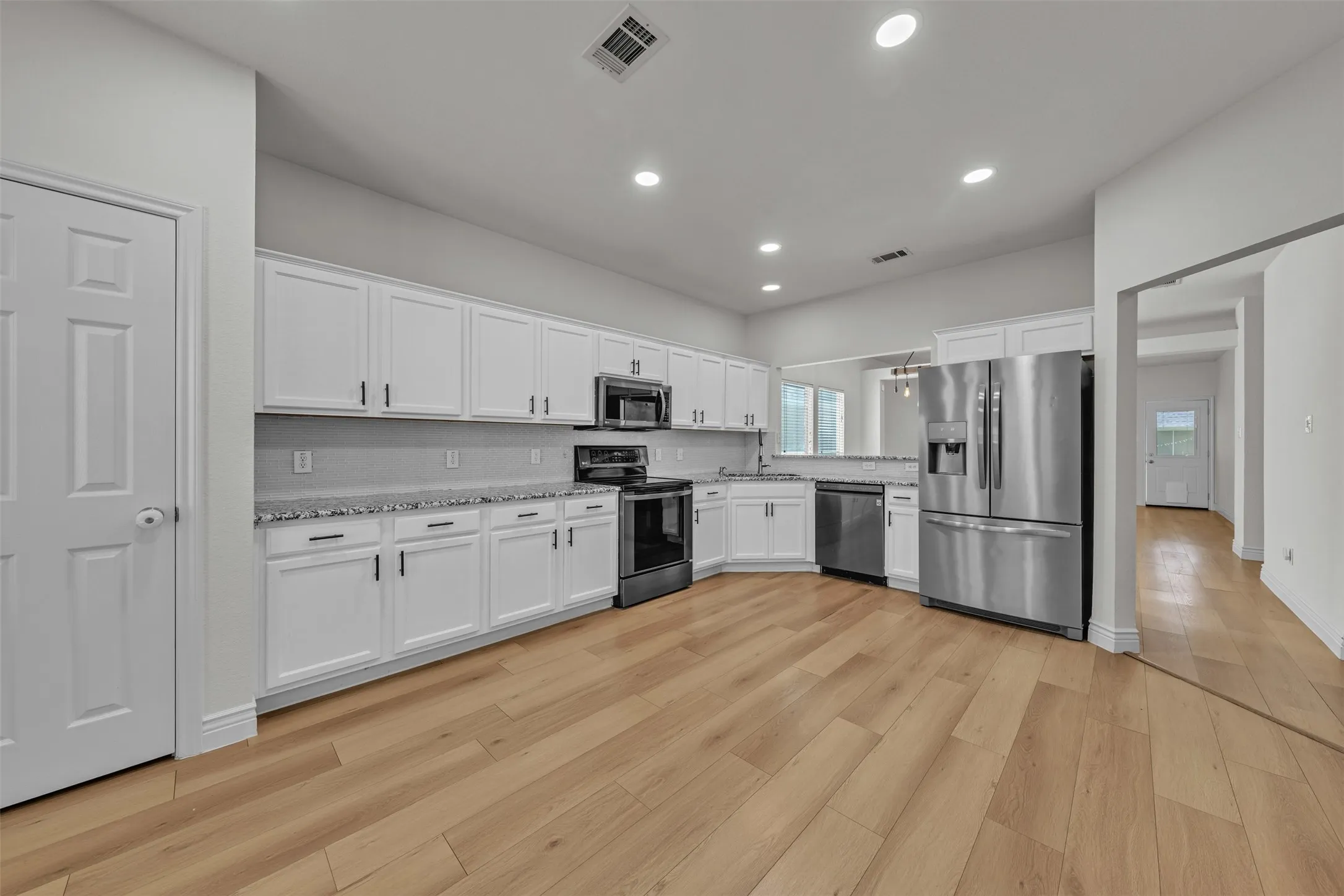 Single Family Residence For Sale in Denton County , 9924 Lexington Drive, Providence Village, Texas 76227, 3 Bedroom, 2 Bathroom, 2 Garage spaces, 1,451 Sqft, built in 2005, mls#21338147, Real Estate Agent in Providence Village, Homes For Sale in Denton county, Homes For Sale in Providence Village, Realtor in Providence Village Texas, Real Estate Brokerage Independent Realty Texas, Luminita Cordes Realtor