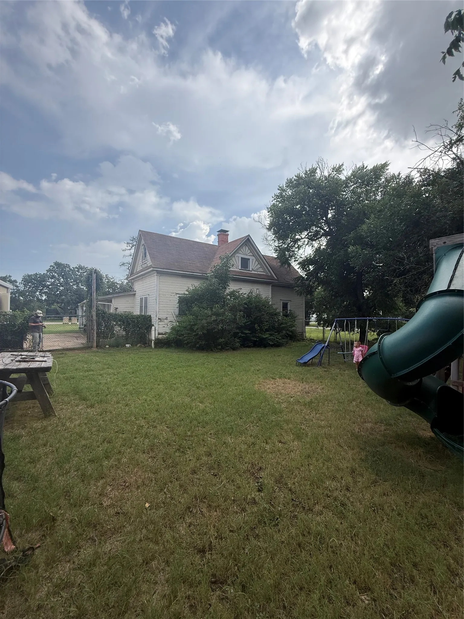 Single Family Residence For Sale in Brown County , 803 Third Street, Bangs, Texas 76823, 2 Bedroom, 2 Bathroom, Garage spaces, 1,320 Sqft, built in 1990, mls#21338181, Real Estate Agent in Bangs, Homes For Sale in Brown county, Homes For Sale in Bangs, Realtor in Bangs Texas, Real Estate Brokerage Independent Realty Texas, Luminita Cordes Realtor