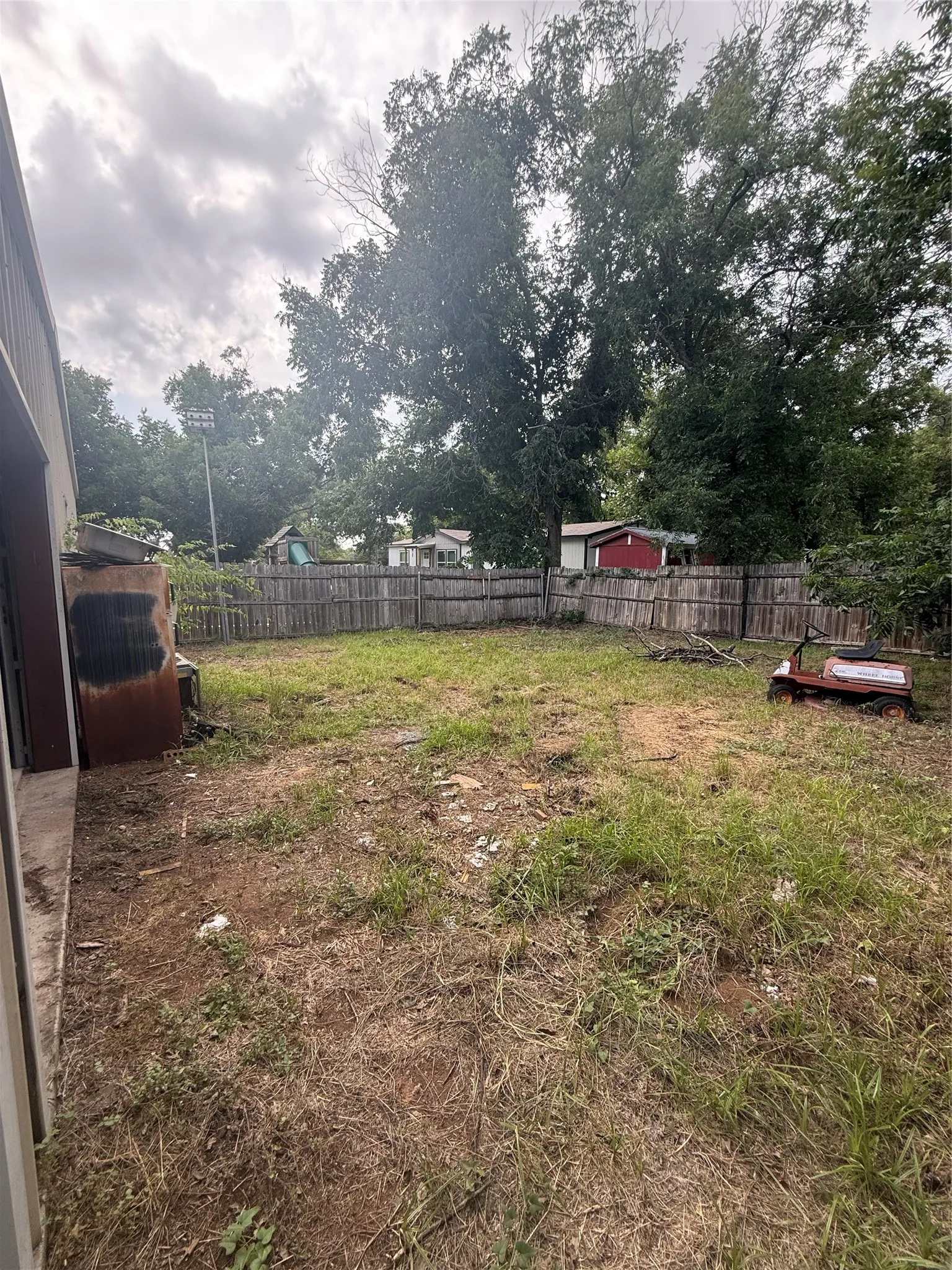 Single Family Residence For Sale in Brown County , 803 Third Street, Bangs, Texas 76823, 2 Bedroom, 2 Bathroom, Garage spaces, 1,320 Sqft, built in 1990, mls#21338181, Real Estate Agent in Bangs, Homes For Sale in Brown county, Homes For Sale in Bangs, Realtor in Bangs Texas, Real Estate Brokerage Independent Realty Texas, Luminita Cordes Realtor