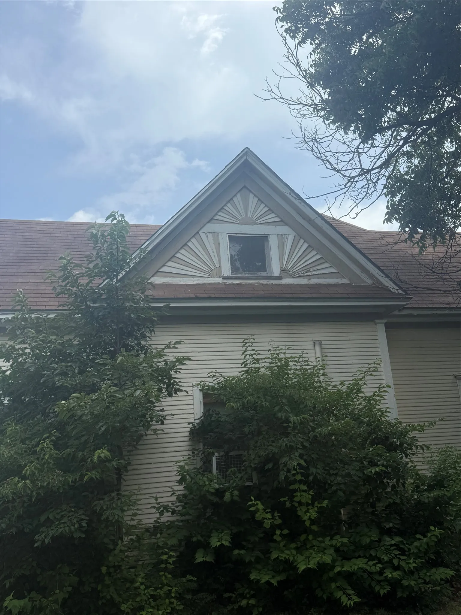 Single Family Residence For Sale in Brown County , 803 Third Street, Bangs, Texas 76823, 2 Bedroom, 2 Bathroom, Garage spaces, 1,320 Sqft, built in 1990, mls#21338181, Real Estate Agent in Bangs, Homes For Sale in Brown county, Homes For Sale in Bangs, Realtor in Bangs Texas, Real Estate Brokerage Independent Realty Texas, Luminita Cordes Realtor