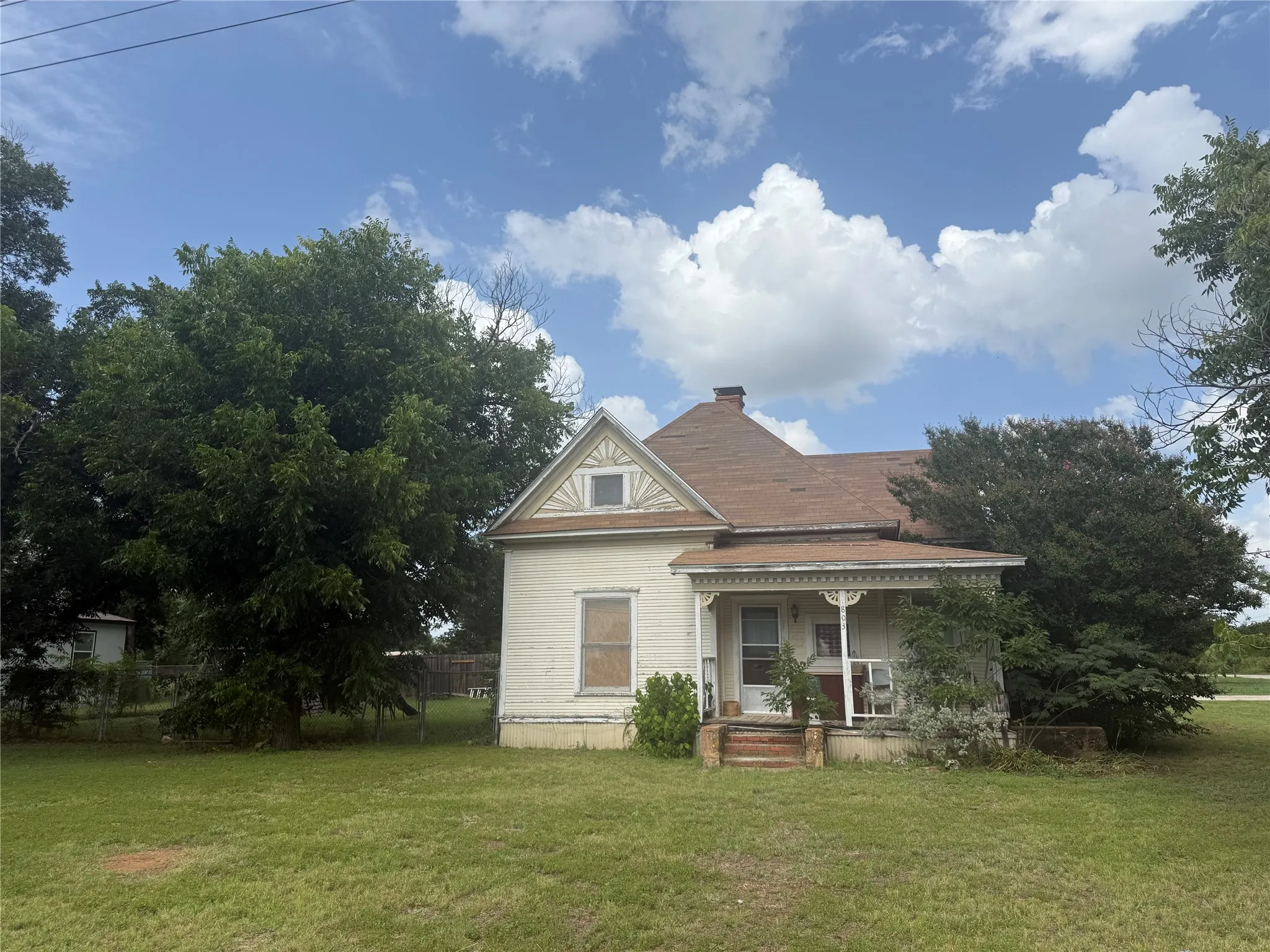 Single Family Residence For Sale in Brown County , 803 Third Street, Bangs, Texas 76823, 2 Bedroom, 2 Bathroom, Garage spaces, 1,320 Sqft, built in 1990, mls#21338181, Real Estate Agent in Bangs, Homes For Sale in Brown county, Homes For Sale in Bangs, Realtor in Bangs Texas, Real Estate Brokerage Independent Realty Texas, Luminita Cordes Realtor