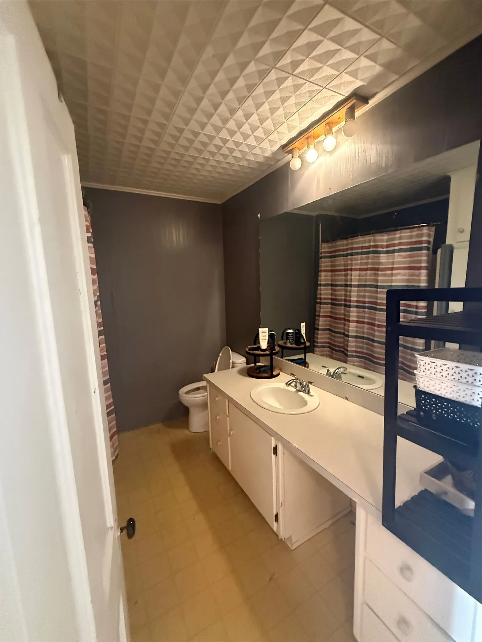 Single Family Residence For Sale in Brown County , 803 Third Street, Bangs, Texas 76823, 2 Bedroom, 2 Bathroom, Garage spaces, 1,320 Sqft, built in 1990, mls#21338181, Real Estate Agent in Bangs, Homes For Sale in Brown county, Homes For Sale in Bangs, Realtor in Bangs Texas, Real Estate Brokerage Independent Realty Texas, Luminita Cordes Realtor