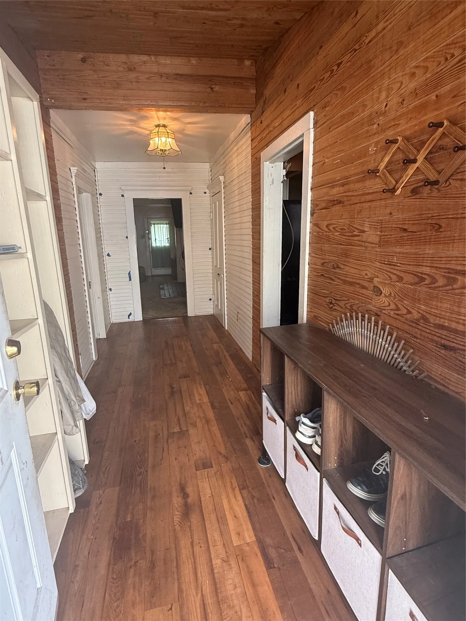 Single Family Residence For Sale in Brown County , 803 Third Street, Bangs, Texas 76823, 2 Bedroom, 2 Bathroom, Garage spaces, 1,320 Sqft, built in 1990, mls#21338181, Real Estate Agent in Bangs, Homes For Sale in Brown county, Homes For Sale in Bangs, Realtor in Bangs Texas, Real Estate Brokerage Independent Realty Texas, Luminita Cordes Realtor