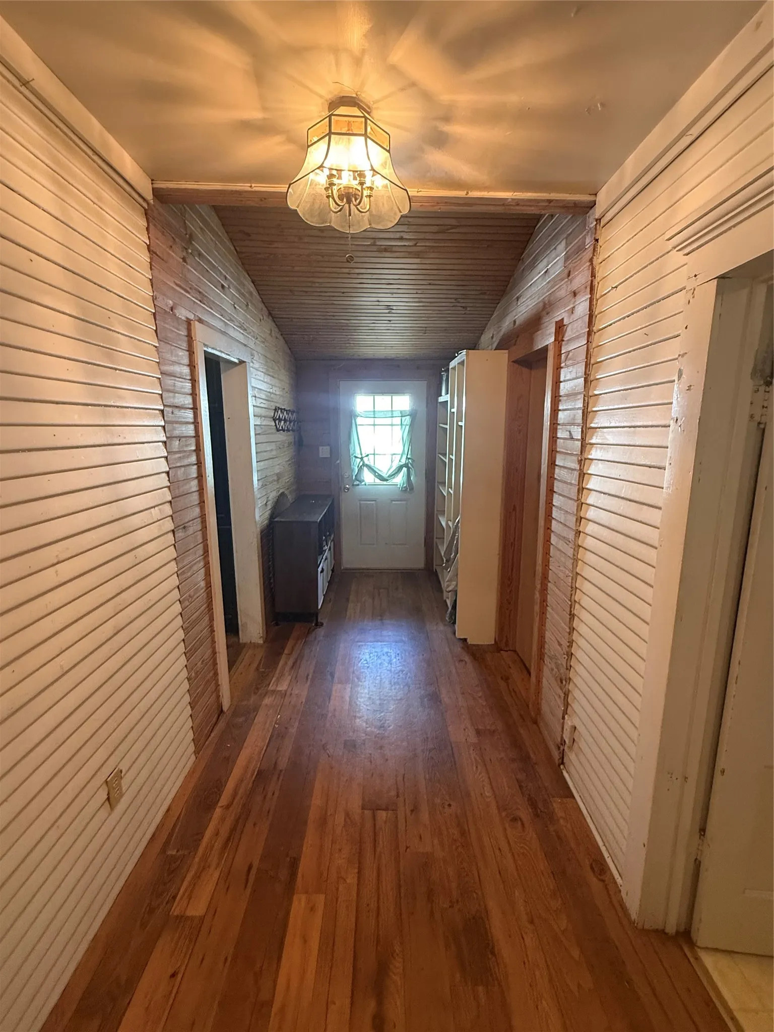 Single Family Residence For Sale in Brown County , 803 Third Street, Bangs, Texas 76823, 2 Bedroom, 2 Bathroom, Garage spaces, 1,320 Sqft, built in 1990, mls#21338181, Real Estate Agent in Bangs, Homes For Sale in Brown county, Homes For Sale in Bangs, Realtor in Bangs Texas, Real Estate Brokerage Independent Realty Texas, Luminita Cordes Realtor