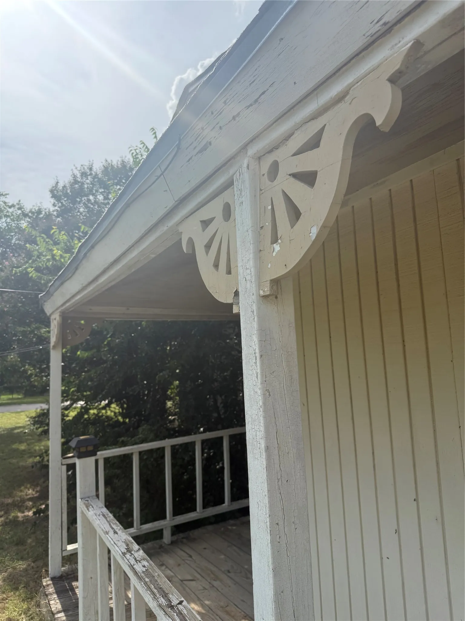 Single Family Residence For Sale in Brown County , 803 Third Street, Bangs, Texas 76823, 2 Bedroom, 2 Bathroom, Garage spaces, 1,320 Sqft, built in 1990, mls#21338181, Real Estate Agent in Bangs, Homes For Sale in Brown county, Homes For Sale in Bangs, Realtor in Bangs Texas, Real Estate Brokerage Independent Realty Texas, Luminita Cordes Realtor