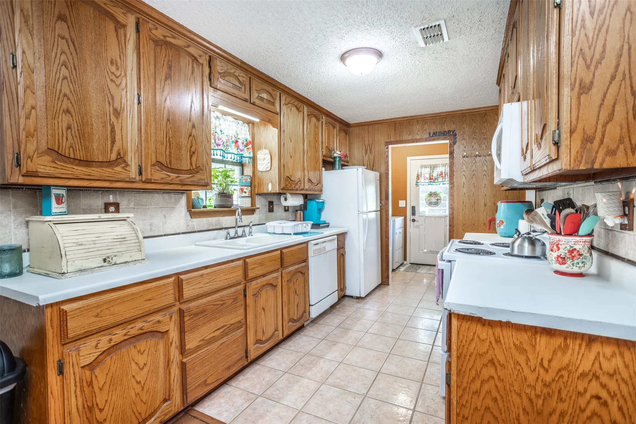 Single Family Residence For Sale in Cooke County , 671 County Road 163, Gainesville, Texas 76240, 2 Bedroom, 2 Bathroom, 1 Garage spaces, 1,344 Sqft, built in 1998, mls#21338182, Real Estate Agent in Gainesville, Homes For Sale in Cooke county, Homes For Sale in Gainesville, Realtor in Gainesville Texas, Real Estate Brokerage Independent Realty Texas, Luminita Cordes Realtor