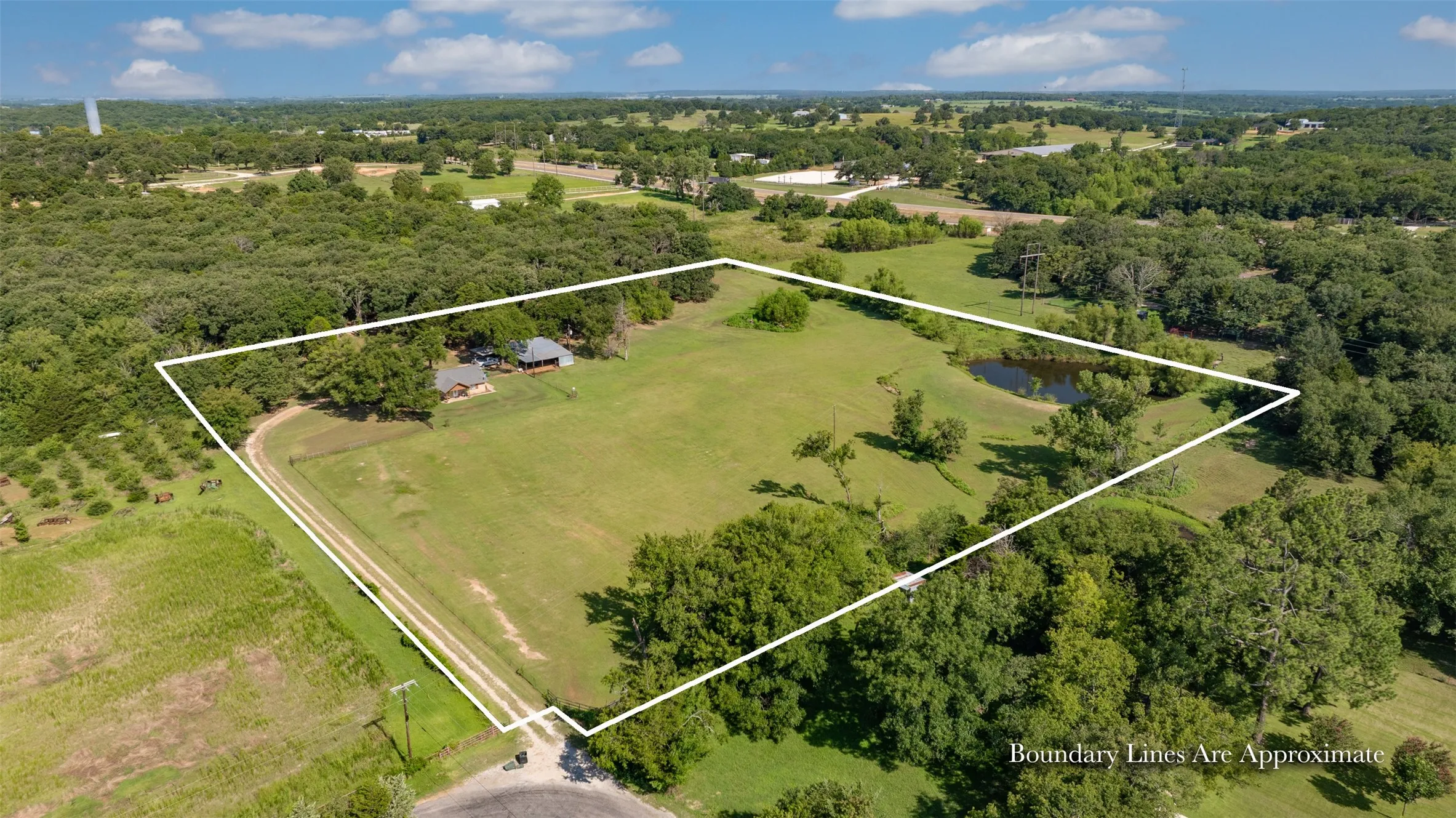 Single Family Residence For Sale in Cooke County , 671 County Road 163, Gainesville, Texas 76240, 2 Bedroom, 2 Bathroom, 1 Garage spaces, 1,344 Sqft, built in 1998, mls#21338182, Real Estate Agent in Gainesville, Homes For Sale in Cooke county, Homes For Sale in Gainesville, Realtor in Gainesville Texas, Real Estate Brokerage Independent Realty Texas, Luminita Cordes Realtor
