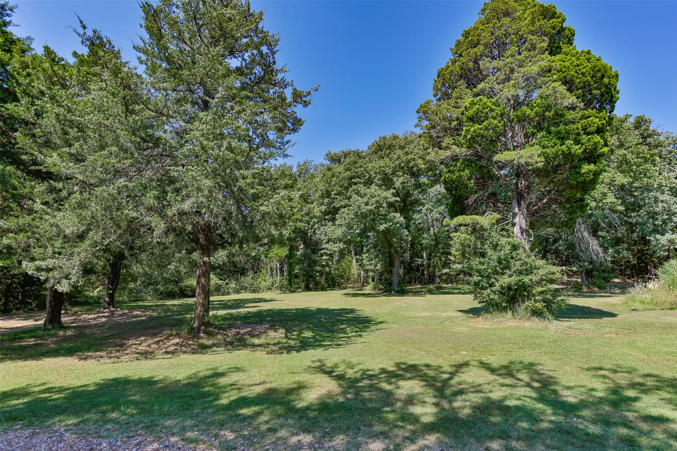 Single Family Residence For Sale in Cooke County , 671 County Road 163, Gainesville, Texas 76240, 2 Bedroom, 2 Bathroom, 1 Garage spaces, 1,344 Sqft, built in 1998, mls#21338182, Real Estate Agent in Gainesville, Homes For Sale in Cooke county, Homes For Sale in Gainesville, Realtor in Gainesville Texas, Real Estate Brokerage Independent Realty Texas, Luminita Cordes Realtor