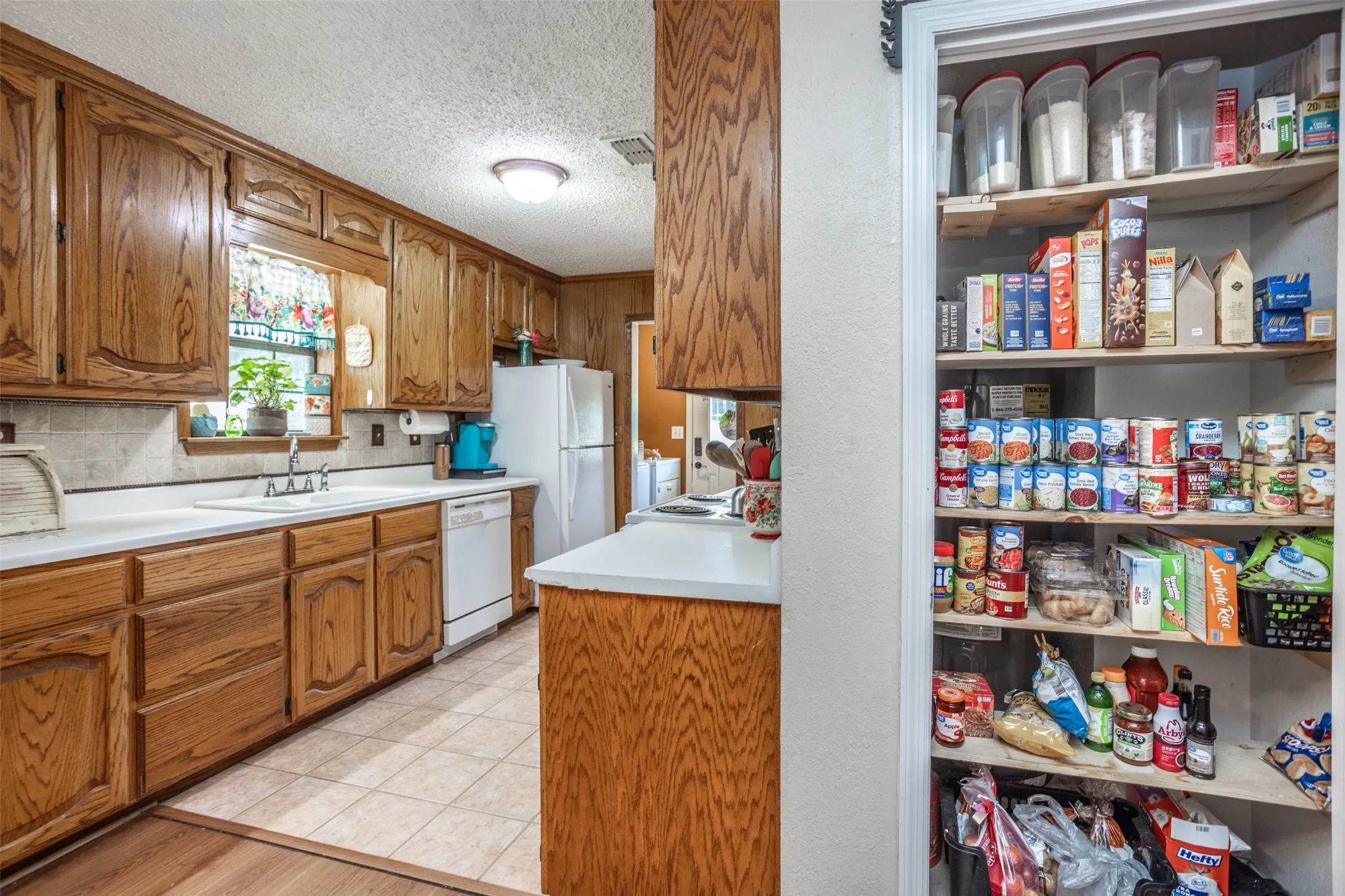 Single Family Residence For Sale in Cooke County , 671 County Road 163, Gainesville, Texas 76240, 2 Bedroom, 2 Bathroom, 1 Garage spaces, 1,344 Sqft, built in 1998, mls#21338182, Real Estate Agent in Gainesville, Homes For Sale in Cooke county, Homes For Sale in Gainesville, Realtor in Gainesville Texas, Real Estate Brokerage Independent Realty Texas, Luminita Cordes Realtor