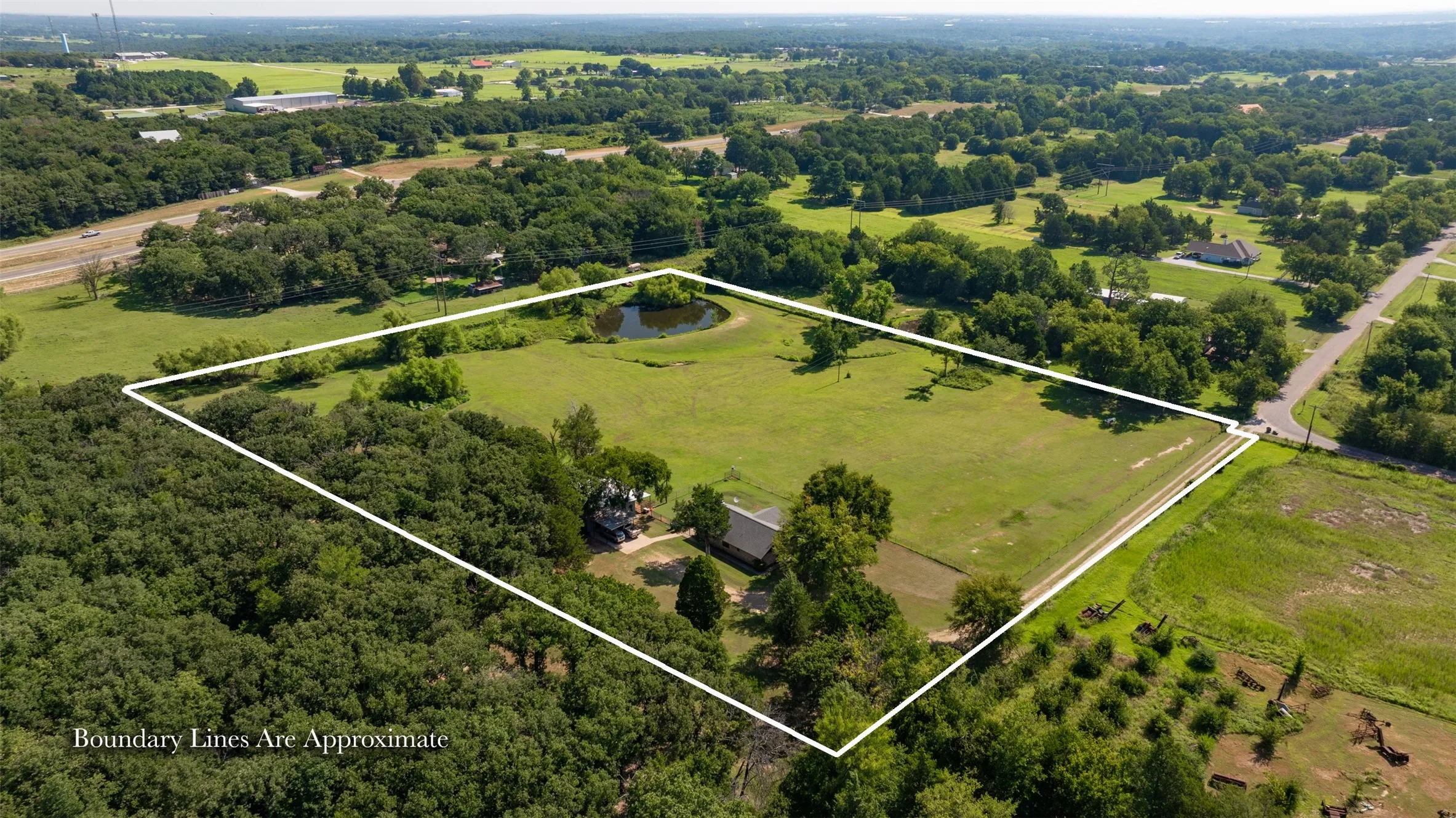 Single Family Residence For Sale in Cooke County , 671 County Road 163, Gainesville, Texas 76240, 2 Bedroom, 2 Bathroom, 1 Garage spaces, 1,344 Sqft, built in 1998, mls#21338182, Real Estate Agent in Gainesville, Homes For Sale in Cooke county, Homes For Sale in Gainesville, Realtor in Gainesville Texas, Real Estate Brokerage Independent Realty Texas, Luminita Cordes Realtor
