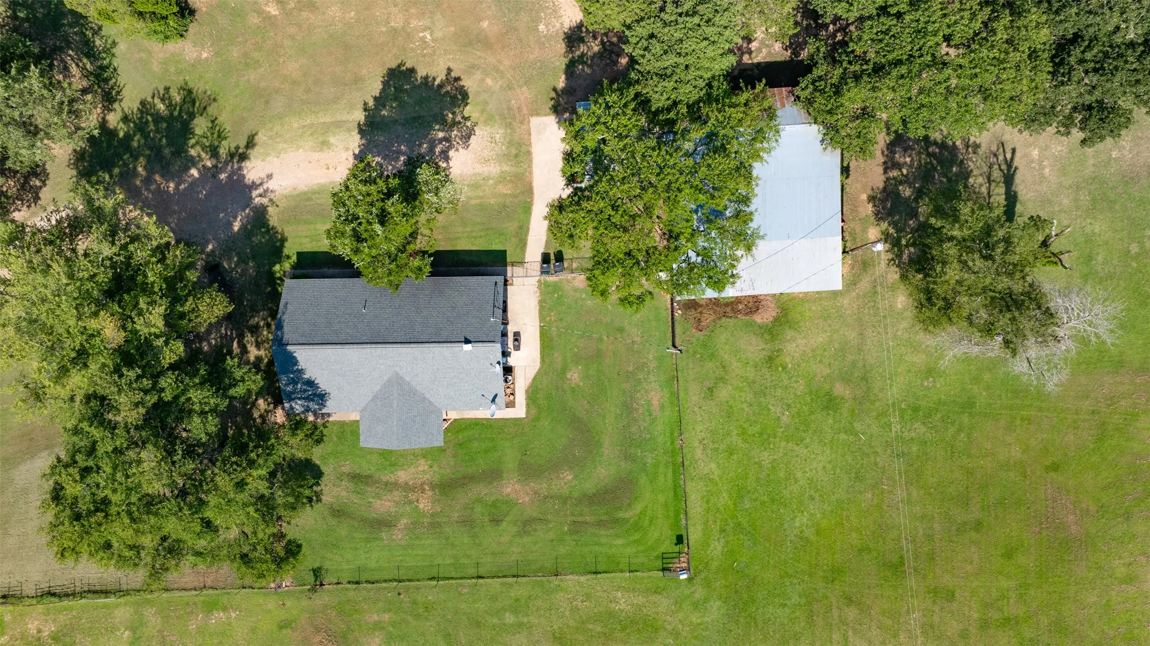 Single Family Residence For Sale in Cooke County , 671 County Road 163, Gainesville, Texas 76240, 2 Bedroom, 2 Bathroom, 1 Garage spaces, 1,344 Sqft, built in 1998, mls#21338182, Real Estate Agent in Gainesville, Homes For Sale in Cooke county, Homes For Sale in Gainesville, Realtor in Gainesville Texas, Real Estate Brokerage Independent Realty Texas, Luminita Cordes Realtor