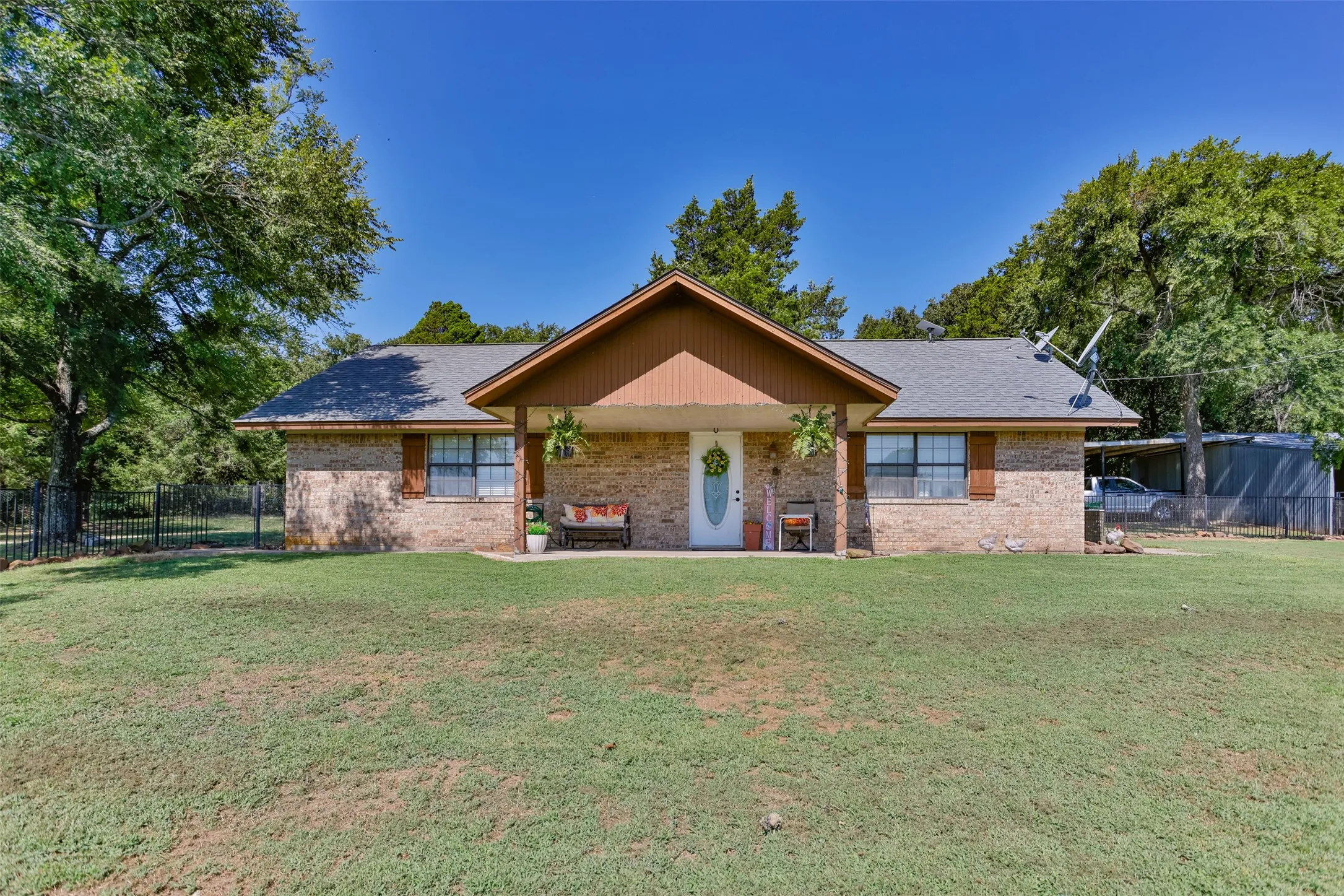 Single Family Residence For Sale in Cooke County , 671 County Road 163, Gainesville, Texas 76240, 2 Bedroom, 2 Bathroom, 1 Garage spaces, 1,344 Sqft, built in 1998, mls#21338182, Real Estate Agent in Gainesville, Homes For Sale in Cooke county, Homes For Sale in Gainesville, Realtor in Gainesville Texas, Real Estate Brokerage Independent Realty Texas, Luminita Cordes Realtor