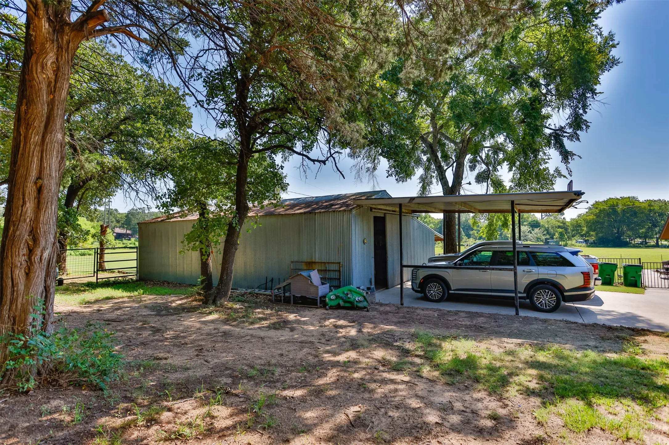 Single Family Residence For Sale in Cooke County , 671 County Road 163, Gainesville, Texas 76240, 2 Bedroom, 2 Bathroom, 1 Garage spaces, 1,344 Sqft, built in 1998, mls#21338182, Real Estate Agent in Gainesville, Homes For Sale in Cooke county, Homes For Sale in Gainesville, Realtor in Gainesville Texas, Real Estate Brokerage Independent Realty Texas, Luminita Cordes Realtor