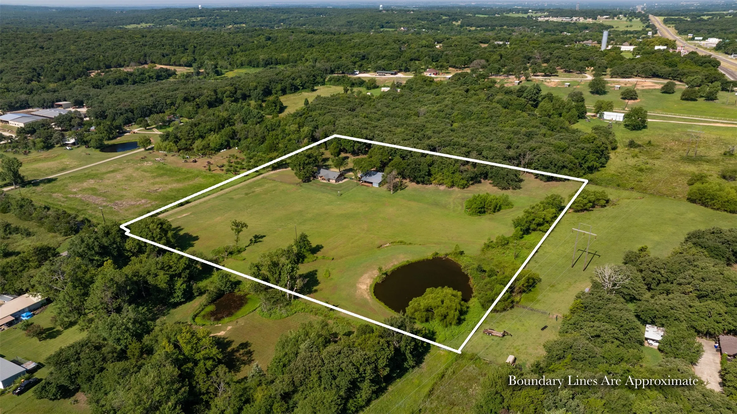 Single Family Residence For Sale in Cooke County , 671 County Road 163, Gainesville, Texas 76240, 2 Bedroom, 2 Bathroom, 1 Garage spaces, 1,344 Sqft, built in 1998, mls#21338182, Real Estate Agent in Gainesville, Homes For Sale in Cooke county, Homes For Sale in Gainesville, Realtor in Gainesville Texas, Real Estate Brokerage Independent Realty Texas, Luminita Cordes Realtor