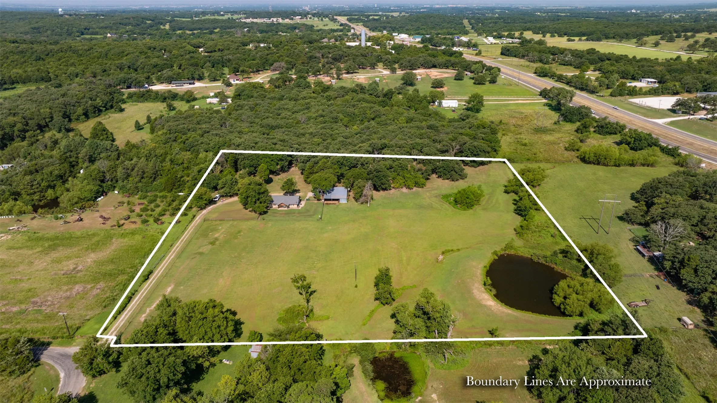 Single Family Residence For Sale in Cooke County , 671 County Road 163, Gainesville, Texas 76240, 2 Bedroom, 2 Bathroom, 1 Garage spaces, 1,344 Sqft, built in 1998, mls#21338182, Real Estate Agent in Gainesville, Homes For Sale in Cooke county, Homes For Sale in Gainesville, Realtor in Gainesville Texas, Real Estate Brokerage Independent Realty Texas, Luminita Cordes Realtor