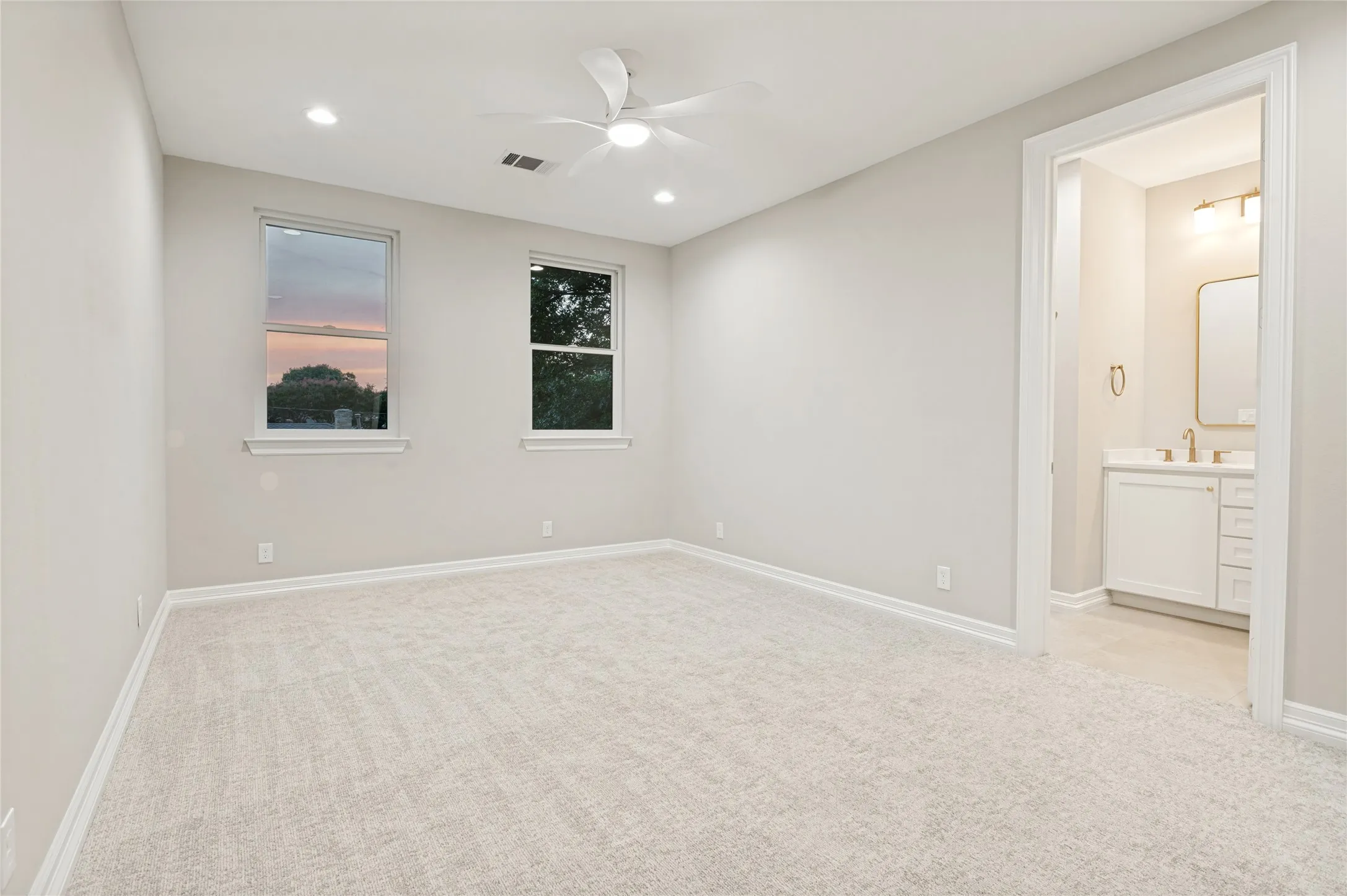 Single Family Residence For Sale in Dallas County , 4347 Royal Ridge Drive, Dallas, Texas 75229, 5 Bedroom, 6 Bathroom, 2 Garage spaces, 5,184 Sqft, built in 1968, mls#21337909, Real Estate Agent in Dallas, Homes For Sale in Dallas county, Homes For Sale in Dallas, Realtor in Dallas Texas, Real Estate Brokerage Independent Realty Texas, Luminita Cordes Realtor
