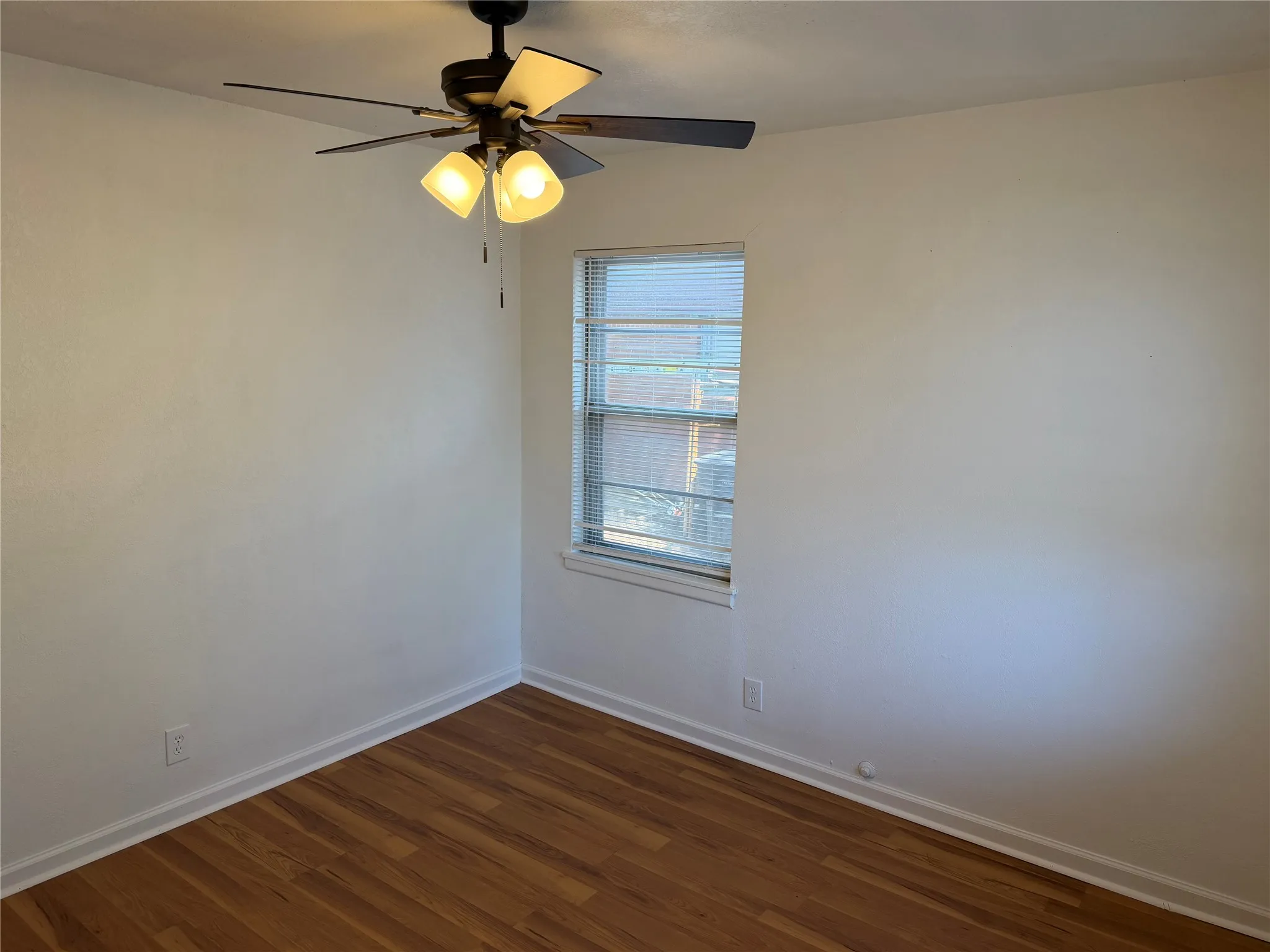 Single Family Residence For Rent in Tarrant County , 2800 W Fuller Avenue, Fort Worth, Texas 76133, 3 Bedroom, 2 Bathroom, 1 Garage spaces, 1,161 Sqft, built in 1956, mls#21338185, Real Estate Agent in Fort Worth, Homes For Rent in Tarrant county, Homes For Rent in Fort Worth, Realtor in Fort Worth Texas, Real Estate Brokerage Independent Realty Texas, Luminita Cordes Realtor