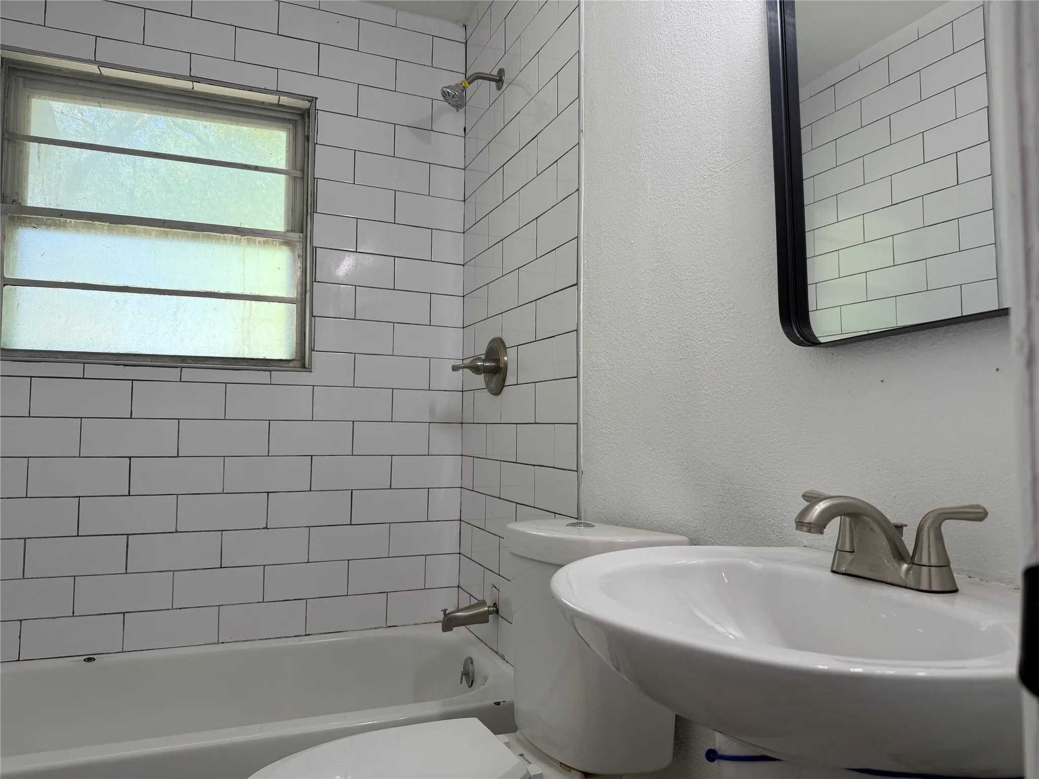 Single Family Residence For Rent in Tarrant County , 2800 W Fuller Avenue, Fort Worth, Texas 76133, 3 Bedroom, 2 Bathroom, 1 Garage spaces, 1,161 Sqft, built in 1956, mls#21338185, Real Estate Agent in Fort Worth, Homes For Rent in Tarrant county, Homes For Rent in Fort Worth, Realtor in Fort Worth Texas, Real Estate Brokerage Independent Realty Texas, Luminita Cordes Realtor