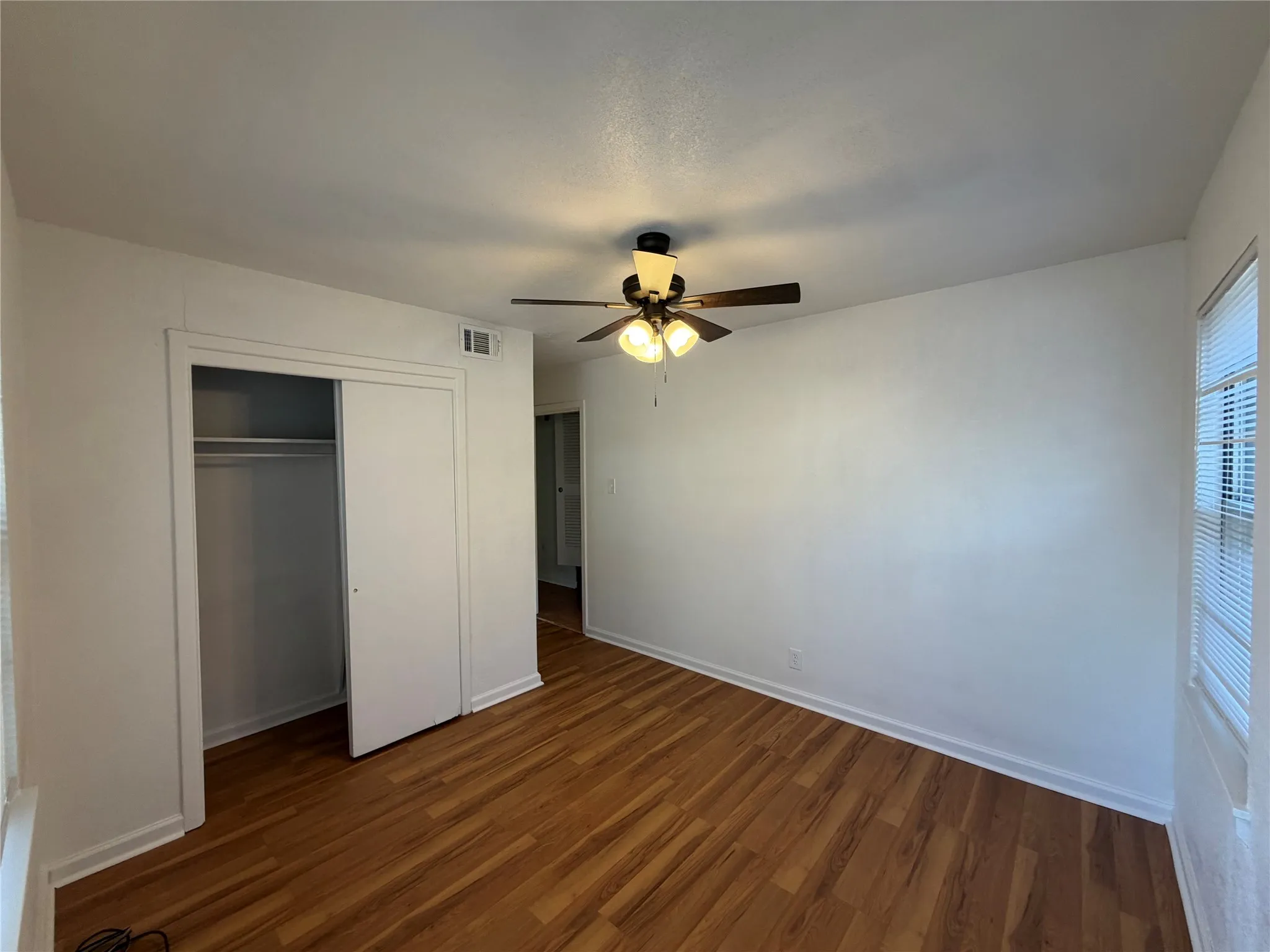 Single Family Residence For Rent in Tarrant County , 2800 W Fuller Avenue, Fort Worth, Texas 76133, 3 Bedroom, 2 Bathroom, 1 Garage spaces, 1,161 Sqft, built in 1956, mls#21338185, Real Estate Agent in Fort Worth, Homes For Rent in Tarrant county, Homes For Rent in Fort Worth, Realtor in Fort Worth Texas, Real Estate Brokerage Independent Realty Texas, Luminita Cordes Realtor