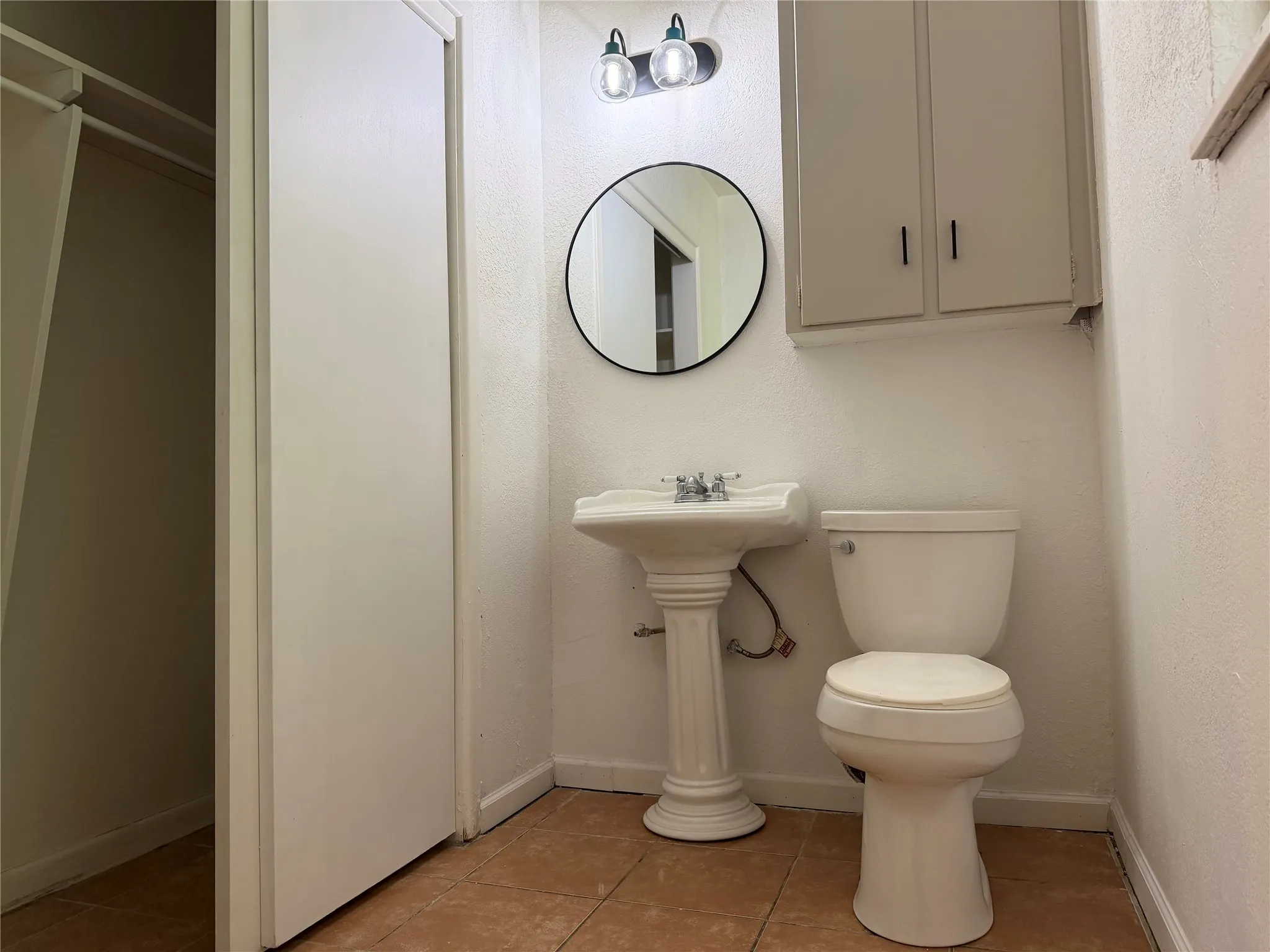 Single Family Residence For Rent in Tarrant County , 2800 W Fuller Avenue, Fort Worth, Texas 76133, 3 Bedroom, 2 Bathroom, 1 Garage spaces, 1,161 Sqft, built in 1956, mls#21338185, Real Estate Agent in Fort Worth, Homes For Rent in Tarrant county, Homes For Rent in Fort Worth, Realtor in Fort Worth Texas, Real Estate Brokerage Independent Realty Texas, Luminita Cordes Realtor