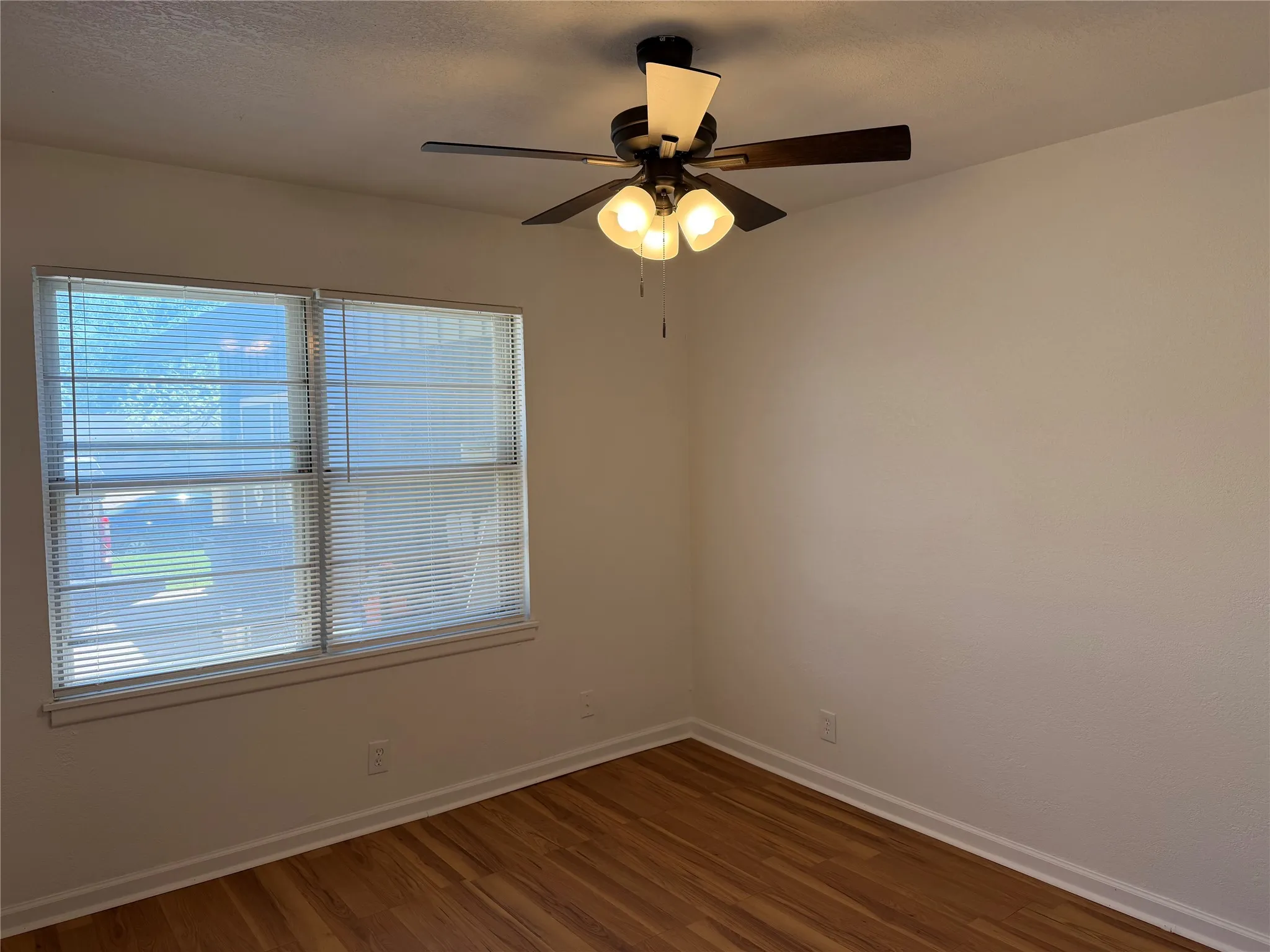 Single Family Residence For Rent in Tarrant County , 2800 W Fuller Avenue, Fort Worth, Texas 76133, 3 Bedroom, 2 Bathroom, 1 Garage spaces, 1,161 Sqft, built in 1956, mls#21338185, Real Estate Agent in Fort Worth, Homes For Rent in Tarrant county, Homes For Rent in Fort Worth, Realtor in Fort Worth Texas, Real Estate Brokerage Independent Realty Texas, Luminita Cordes Realtor