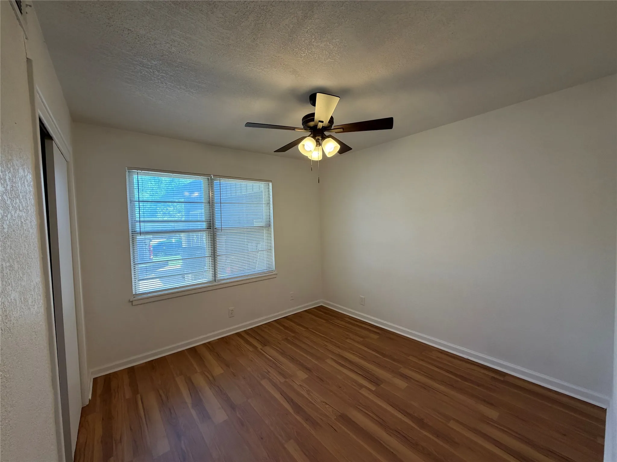 Single Family Residence For Rent in Tarrant County , 2800 W Fuller Avenue, Fort Worth, Texas 76133, 3 Bedroom, 2 Bathroom, 1 Garage spaces, 1,161 Sqft, built in 1956, mls#21338185, Real Estate Agent in Fort Worth, Homes For Rent in Tarrant county, Homes For Rent in Fort Worth, Realtor in Fort Worth Texas, Real Estate Brokerage Independent Realty Texas, Luminita Cordes Realtor