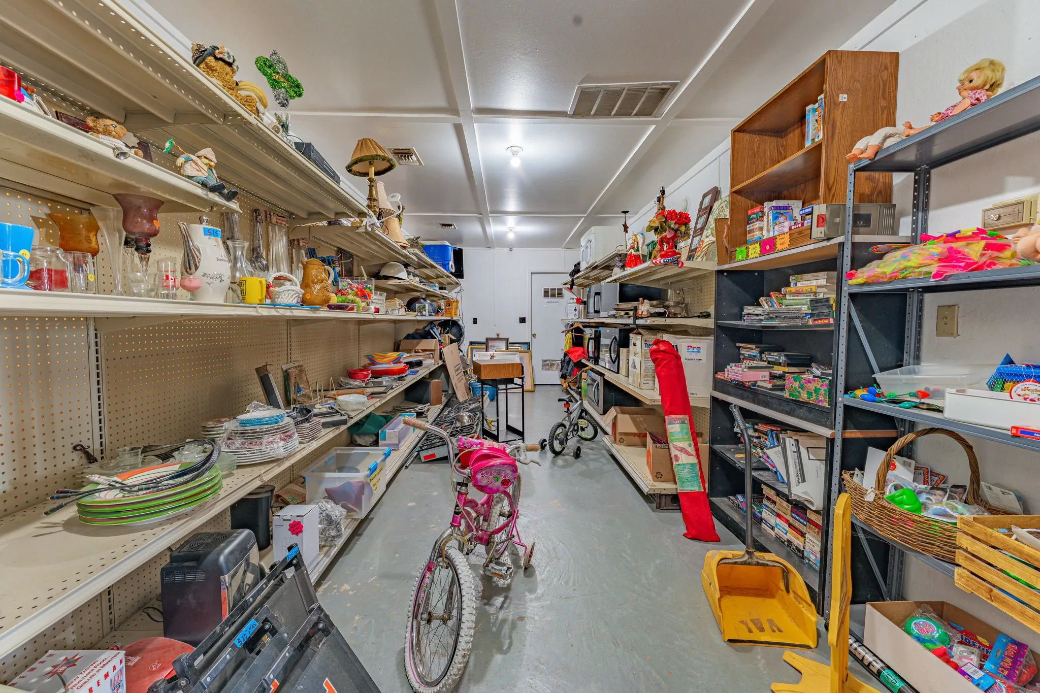 Warehouse For Sale in Denton County , 930 N Highway 377, Pilot Point, Texas 76258, 0, 0, Garage spaces, 5,846 Sqft, built in 1983, Price $2,400,000, mls#21325205, Real Estate Agent in Pilot Point, Homes For Sale in Denton county, Homes For Sale in Pilot Point, Realtor in Pilot Point Texas, Real Estate Brokerage Independent Realty Texas, Luminita Cordes Realtor