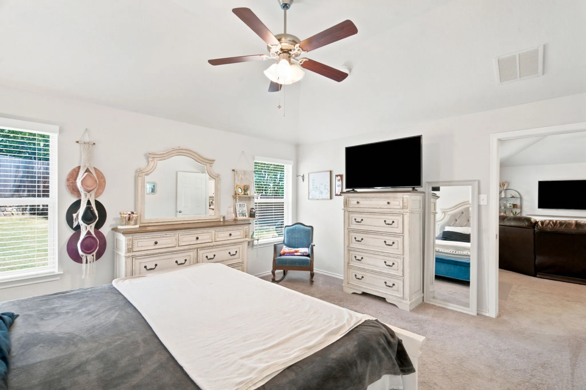Single Family Residence For Sale in Denton County , 3901 Kensington Drive, Sanger, Texas 76266, 4 Bedroom, 2 Bathroom, 2 Garage spaces, 1,943 Sqft, built in 2017, mls#21337633, Real Estate Agent in Sanger, Homes For Sale in Denton county, Homes For Sale in Sanger, Realtor in Sanger Texas, Real Estate Brokerage Independent Realty Texas, Luminita Cordes Realtor