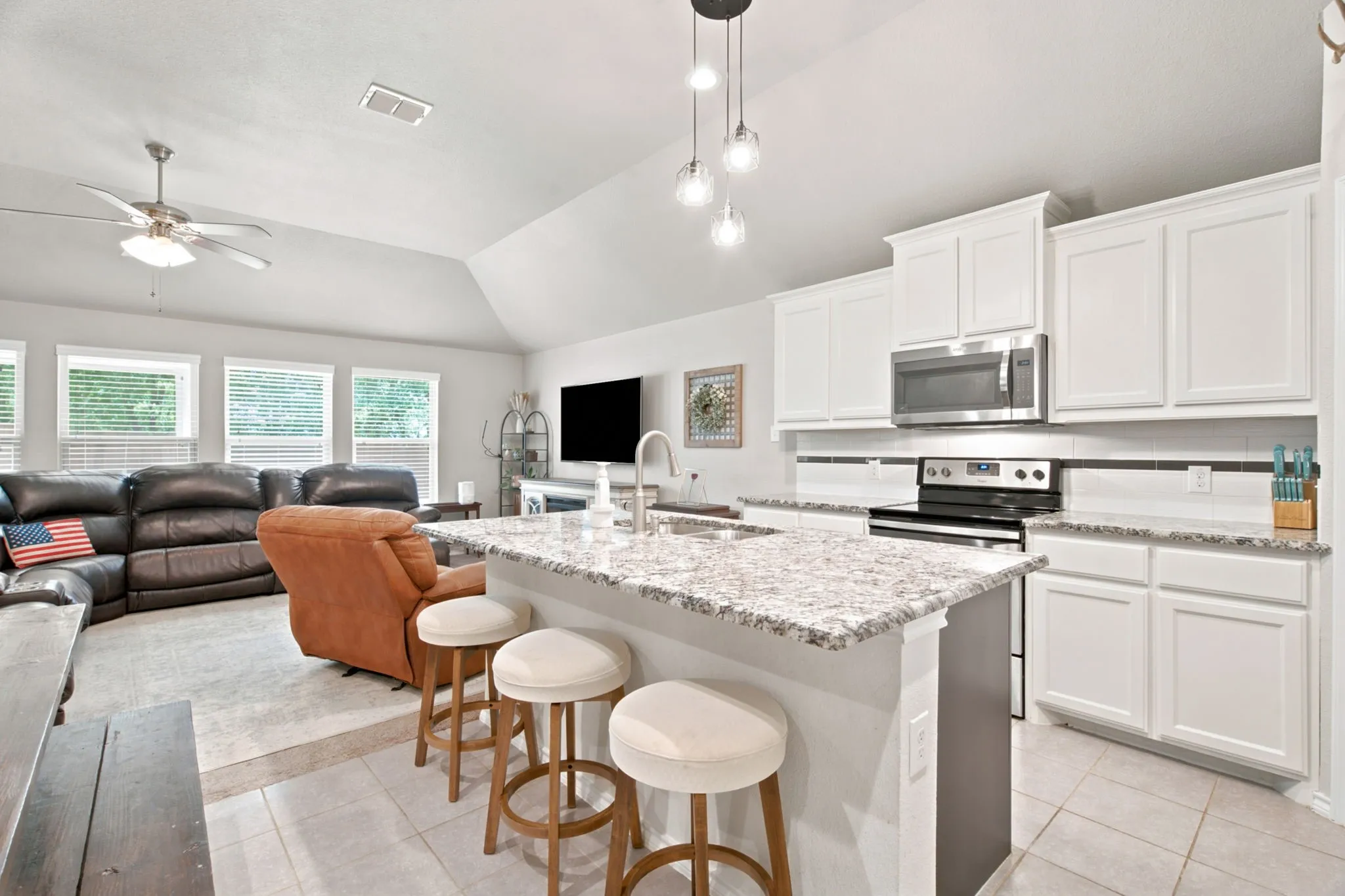 Single Family Residence For Sale in Denton County , 3901 Kensington Drive, Sanger, Texas 76266, 4 Bedroom, 2 Bathroom, 2 Garage spaces, 1,943 Sqft, built in 2017, mls#21337633, Real Estate Agent in Sanger, Homes For Sale in Denton county, Homes For Sale in Sanger, Realtor in Sanger Texas, Real Estate Brokerage Independent Realty Texas, Luminita Cordes Realtor