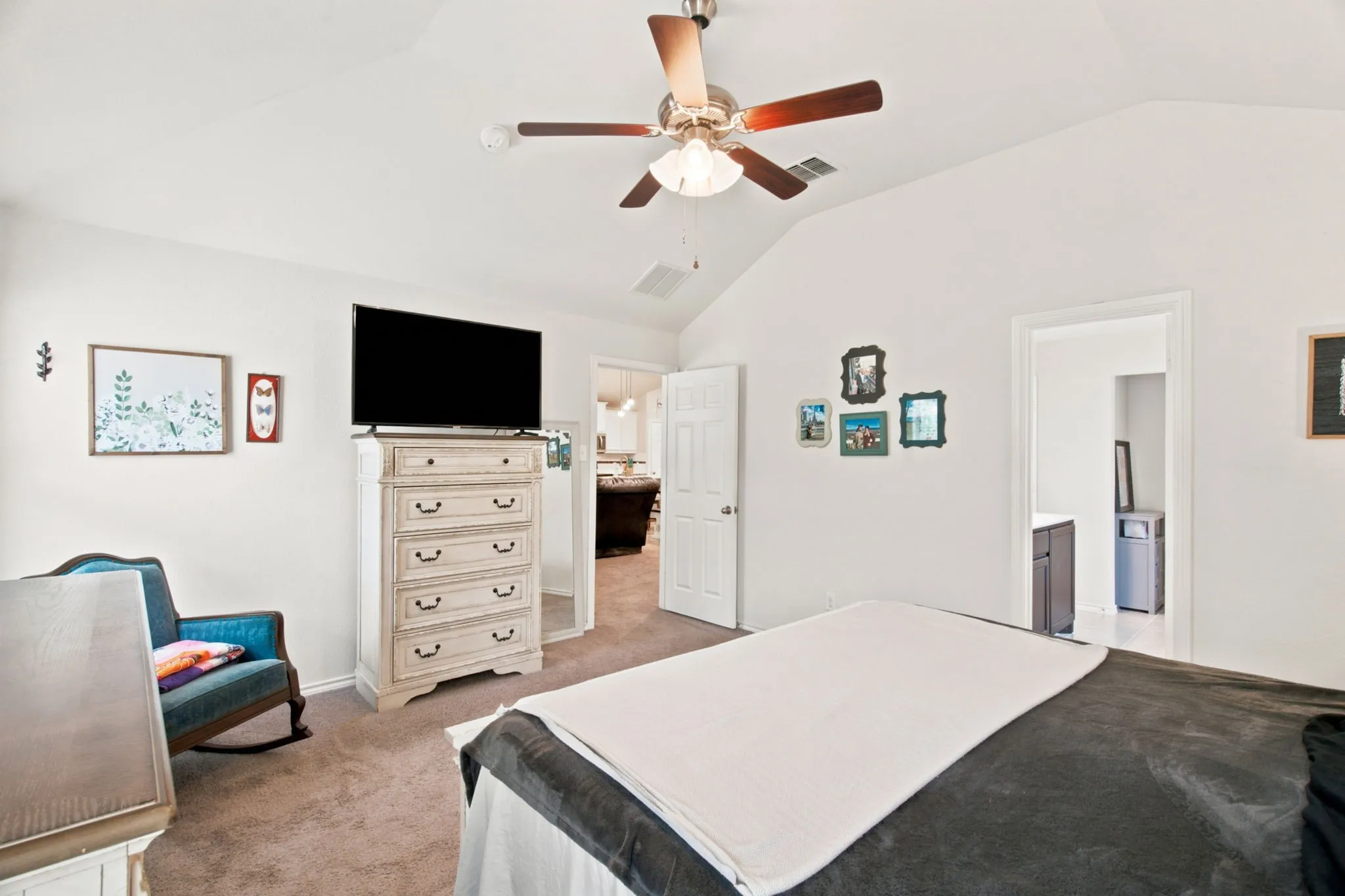 Single Family Residence For Sale in Denton County , 3901 Kensington Drive, Sanger, Texas 76266, 4 Bedroom, 2 Bathroom, 2 Garage spaces, 1,943 Sqft, built in 2017, mls#21337633, Real Estate Agent in Sanger, Homes For Sale in Denton county, Homes For Sale in Sanger, Realtor in Sanger Texas, Real Estate Brokerage Independent Realty Texas, Luminita Cordes Realtor