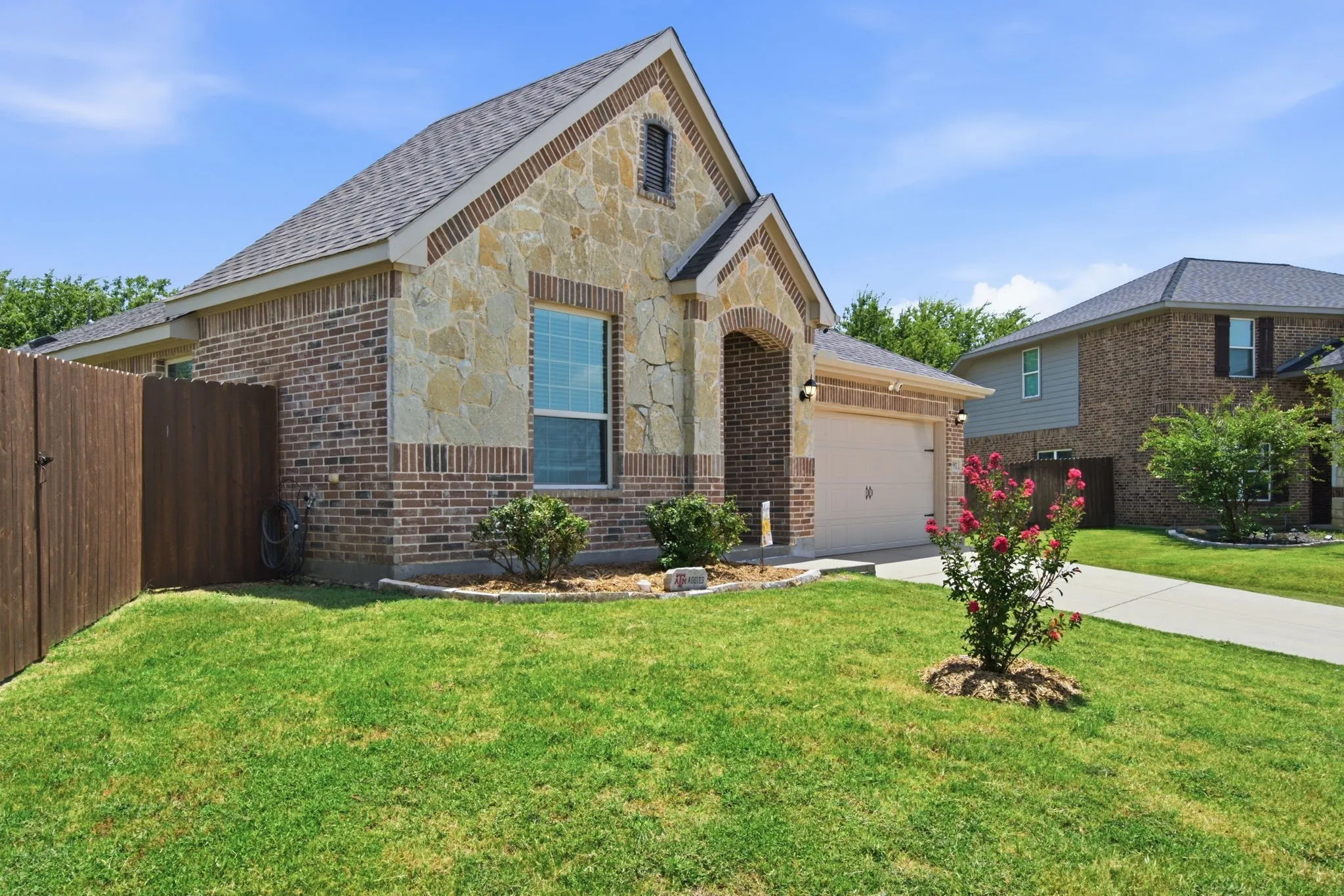 Single Family Residence For Sale in Denton County , 3901 Kensington Drive, Sanger, Texas 76266, 4 Bedroom, 2 Bathroom, 2 Garage spaces, 1,943 Sqft, built in 2017, mls#21337633, Real Estate Agent in Sanger, Homes For Sale in Denton county, Homes For Sale in Sanger, Realtor in Sanger Texas, Real Estate Brokerage Independent Realty Texas, Luminita Cordes Realtor