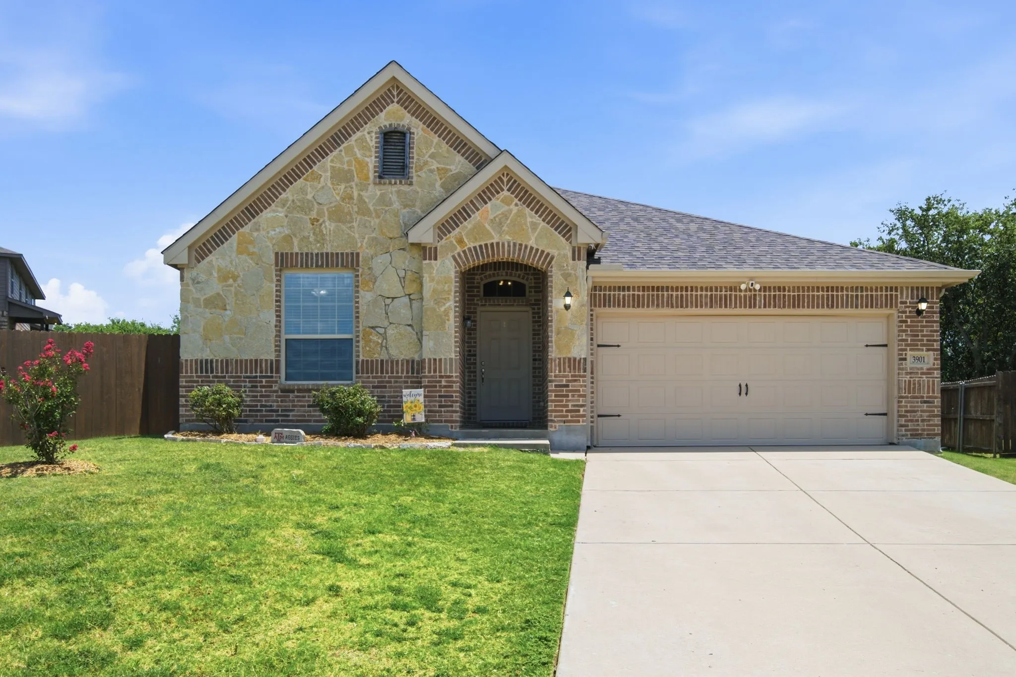 Single Family Residence For Sale in Denton County , 3901 Kensington Drive, Sanger, Texas 76266, 4 Bedroom, 2 Bathroom, 2 Garage spaces, 1,943 Sqft, built in 2017, mls#21337633, Real Estate Agent in Sanger, Homes For Sale in Denton county, Homes For Sale in Sanger, Realtor in Sanger Texas, Real Estate Brokerage Independent Realty Texas, Luminita Cordes Realtor