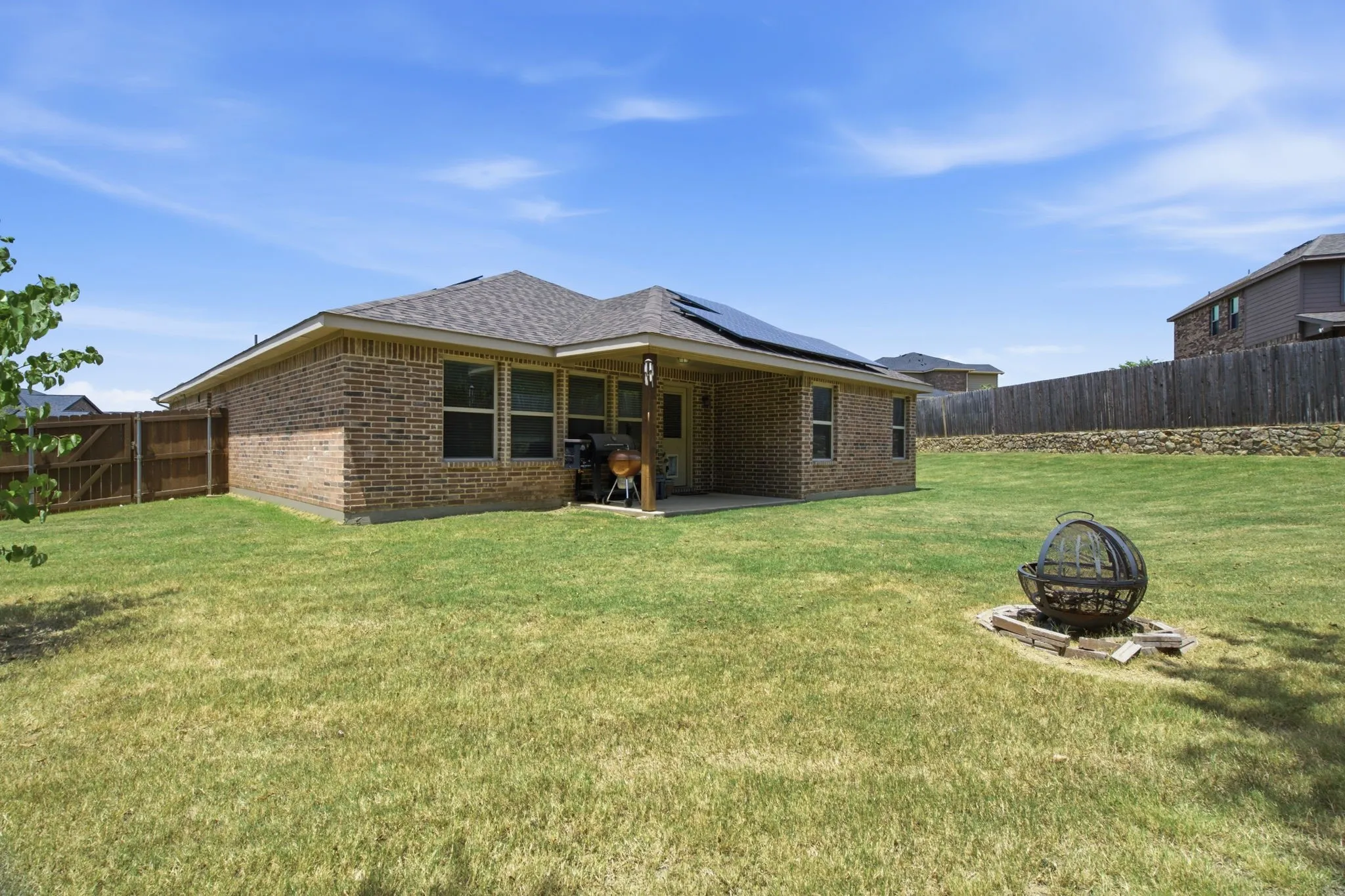 Single Family Residence For Sale in Denton County , 3901 Kensington Drive, Sanger, Texas 76266, 4 Bedroom, 2 Bathroom, 2 Garage spaces, 1,943 Sqft, built in 2017, mls#21337633, Real Estate Agent in Sanger, Homes For Sale in Denton county, Homes For Sale in Sanger, Realtor in Sanger Texas, Real Estate Brokerage Independent Realty Texas, Luminita Cordes Realtor