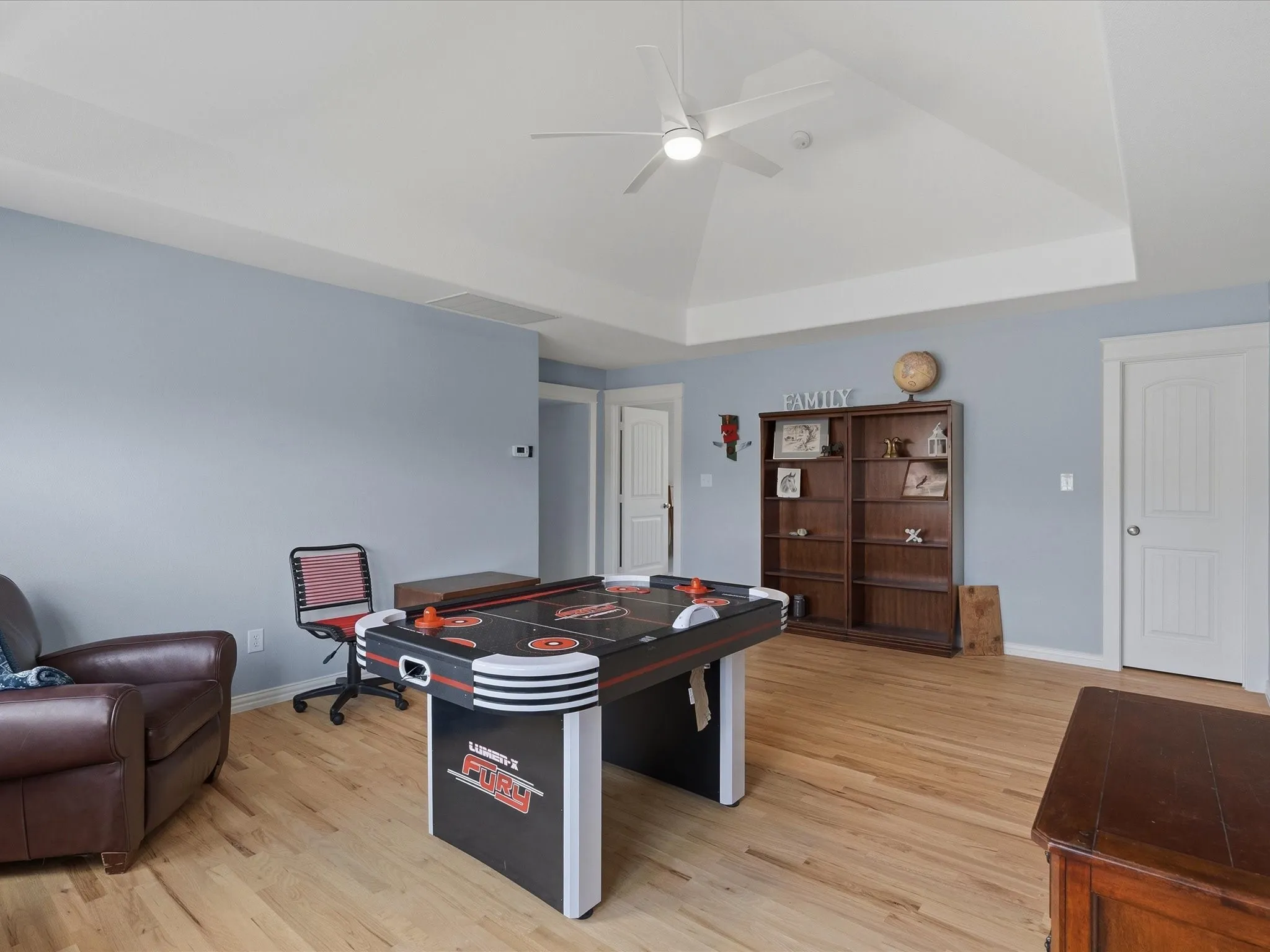 Single Family Residence For Sale in Collin County , 7204 Cheltenham Avenue, Mc Kinney, Texas 75071, 4 Bedroom, 4 Bathroom, 2 Garage spaces, 3,387 Sqft, built in 2011, mls#21337779, Real Estate Agent in Mc Kinney, Homes For Sale in Collin county, Homes For Sale in Mc Kinney, Realtor in Mc Kinney Texas, Real Estate Brokerage Independent Realty Texas, Luminita Cordes Realtor