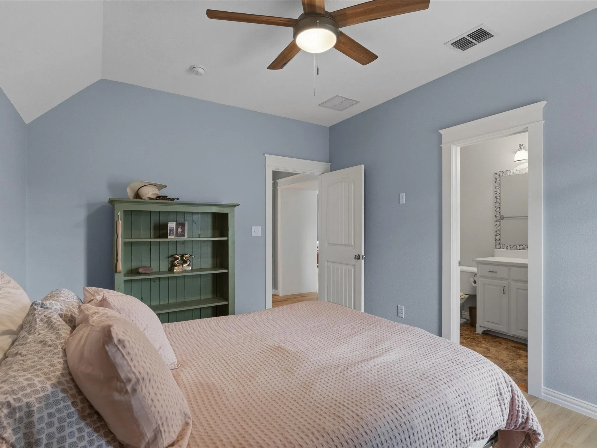 Single Family Residence For Sale in Collin County , 7204 Cheltenham Avenue, Mc Kinney, Texas 75071, 4 Bedroom, 4 Bathroom, 2 Garage spaces, 3,387 Sqft, built in 2011, mls#21337779, Real Estate Agent in Mc Kinney, Homes For Sale in Collin county, Homes For Sale in Mc Kinney, Realtor in Mc Kinney Texas, Real Estate Brokerage Independent Realty Texas, Luminita Cordes Realtor