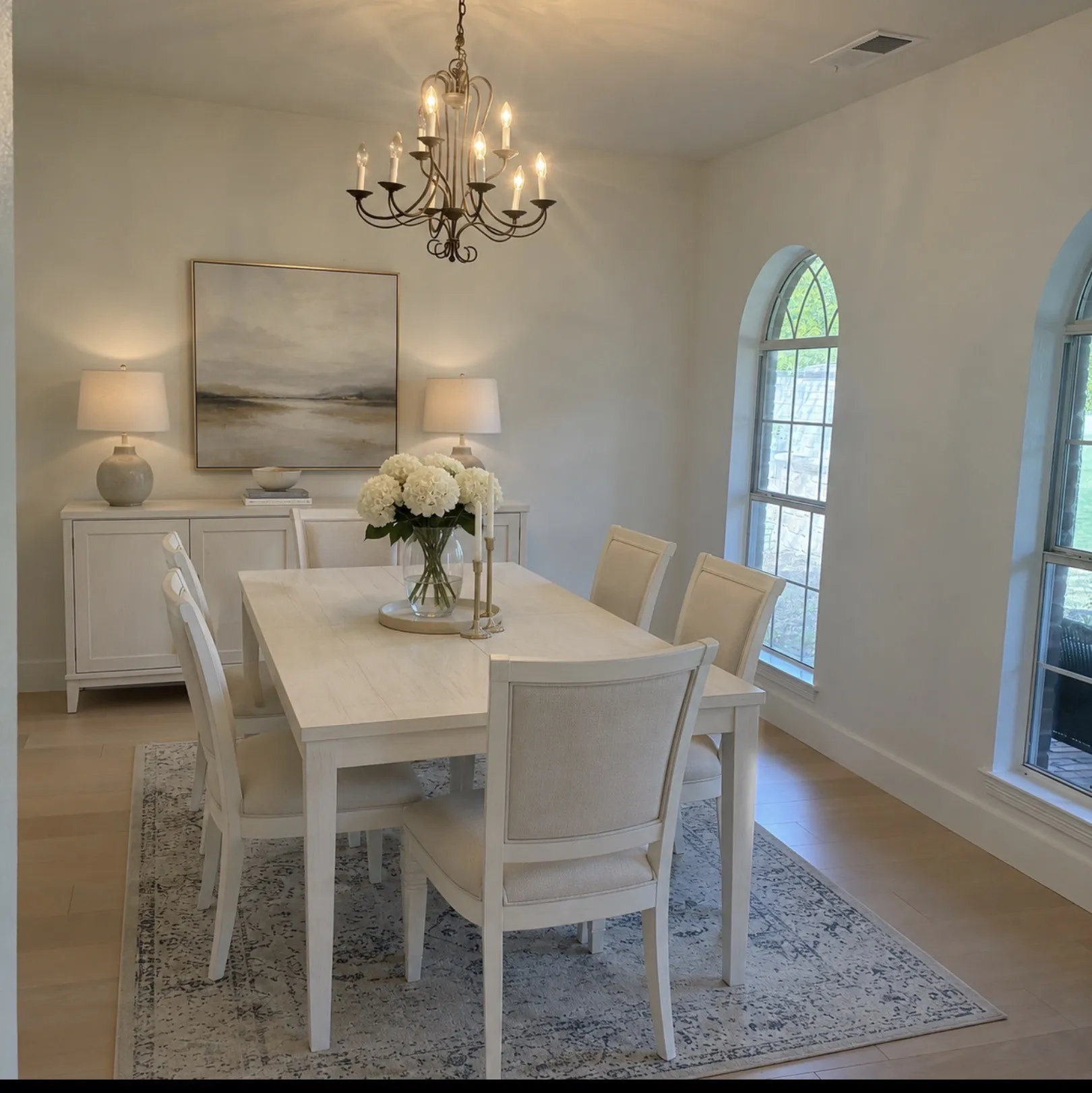 Nice large area and room for table for 10