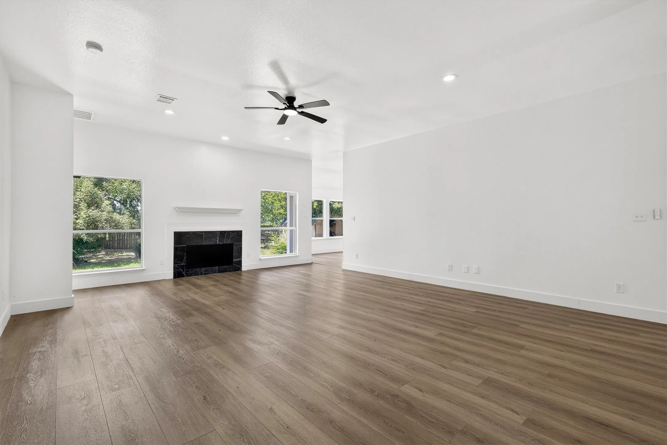 Single Family Residence For Sale in Dallas County , 214 Pearly Top Drive, Glenn Heights, Texas 75154, 4 Bedroom, 3 Bathroom, 2 Garage spaces, 2,572 Sqft, built in 1999, mls#21336376, Real Estate Agent in Glenn Heights, Homes For Sale in Dallas county, Homes For Sale in Glenn Heights, Realtor in Glenn Heights Texas, Real Estate Brokerage Independent Realty Texas, Luminita Cordes Realtor