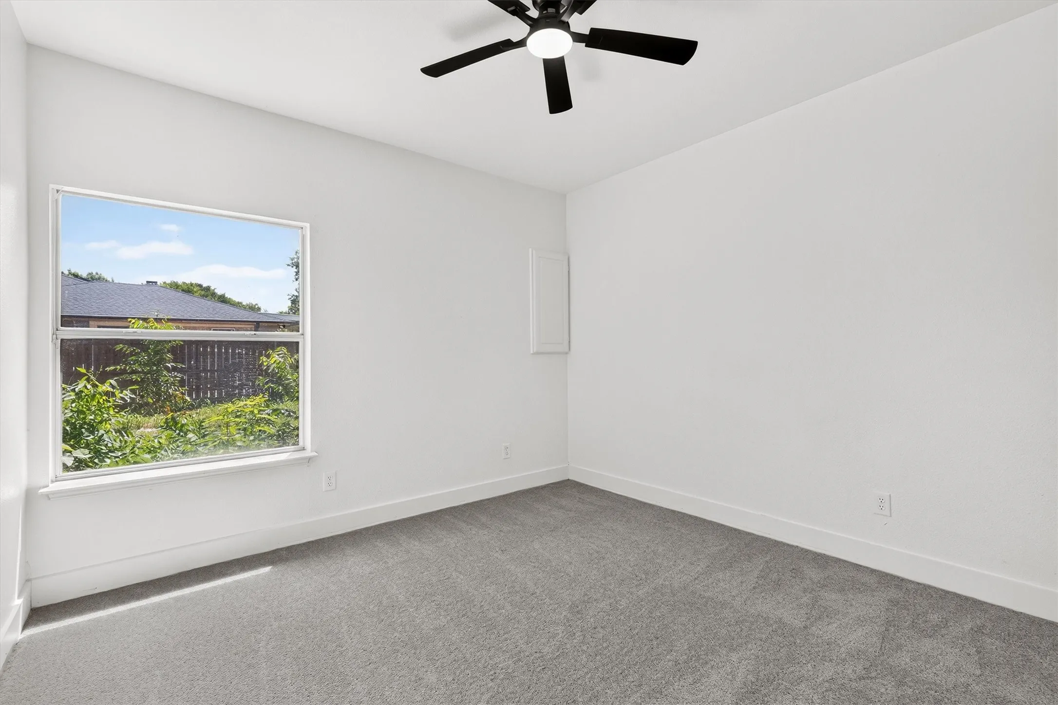 Single Family Residence For Sale in Dallas County , 214 Pearly Top Drive, Glenn Heights, Texas 75154, 4 Bedroom, 3 Bathroom, 2 Garage spaces, 2,572 Sqft, built in 1999, mls#21336376, Real Estate Agent in Glenn Heights, Homes For Sale in Dallas county, Homes For Sale in Glenn Heights, Realtor in Glenn Heights Texas, Real Estate Brokerage Independent Realty Texas, Luminita Cordes Realtor