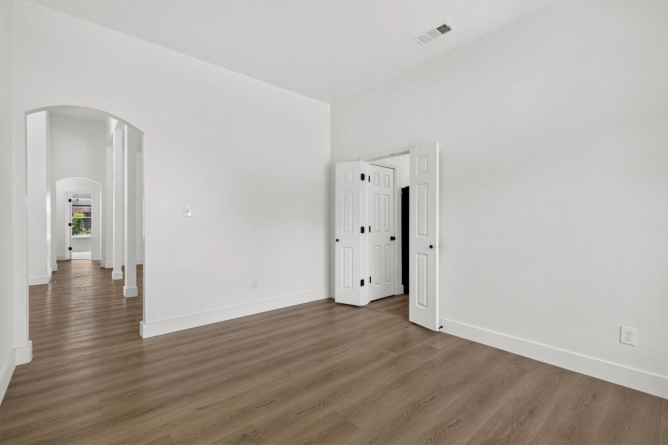 Single Family Residence For Sale in Dallas County , 214 Pearly Top Drive, Glenn Heights, Texas 75154, 4 Bedroom, 3 Bathroom, 2 Garage spaces, 2,572 Sqft, built in 1999, mls#21336376, Real Estate Agent in Glenn Heights, Homes For Sale in Dallas county, Homes For Sale in Glenn Heights, Realtor in Glenn Heights Texas, Real Estate Brokerage Independent Realty Texas, Luminita Cordes Realtor