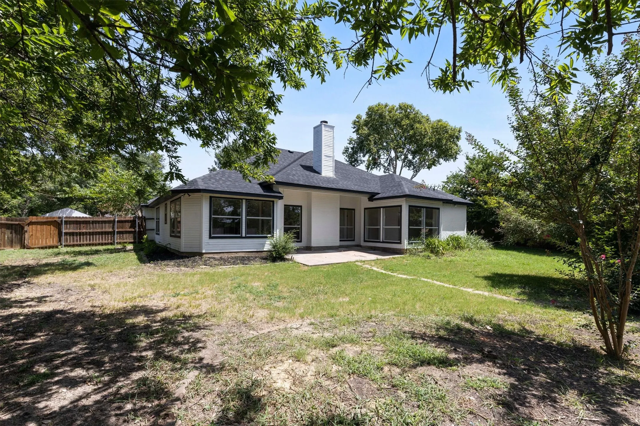 Single Family Residence For Sale in Dallas County , 214 Pearly Top Drive, Glenn Heights, Texas 75154, 4 Bedroom, 3 Bathroom, 2 Garage spaces, 2,572 Sqft, built in 1999, mls#21336376, Real Estate Agent in Glenn Heights, Homes For Sale in Dallas county, Homes For Sale in Glenn Heights, Realtor in Glenn Heights Texas, Real Estate Brokerage Independent Realty Texas, Luminita Cordes Realtor
