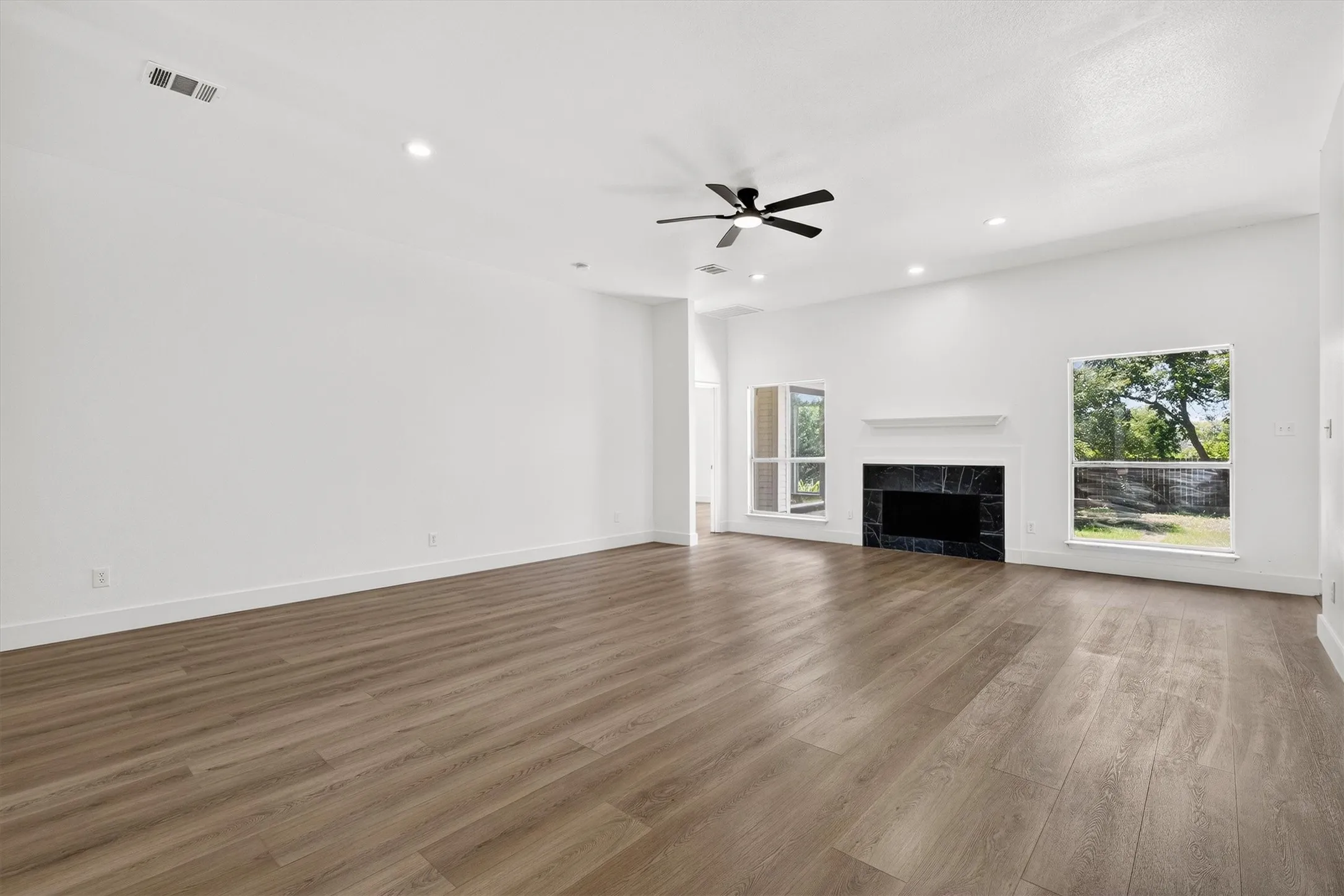Single Family Residence For Sale in Dallas County , 214 Pearly Top Drive, Glenn Heights, Texas 75154, 4 Bedroom, 3 Bathroom, 2 Garage spaces, 2,572 Sqft, built in 1999, mls#21336376, Real Estate Agent in Glenn Heights, Homes For Sale in Dallas county, Homes For Sale in Glenn Heights, Realtor in Glenn Heights Texas, Real Estate Brokerage Independent Realty Texas, Luminita Cordes Realtor