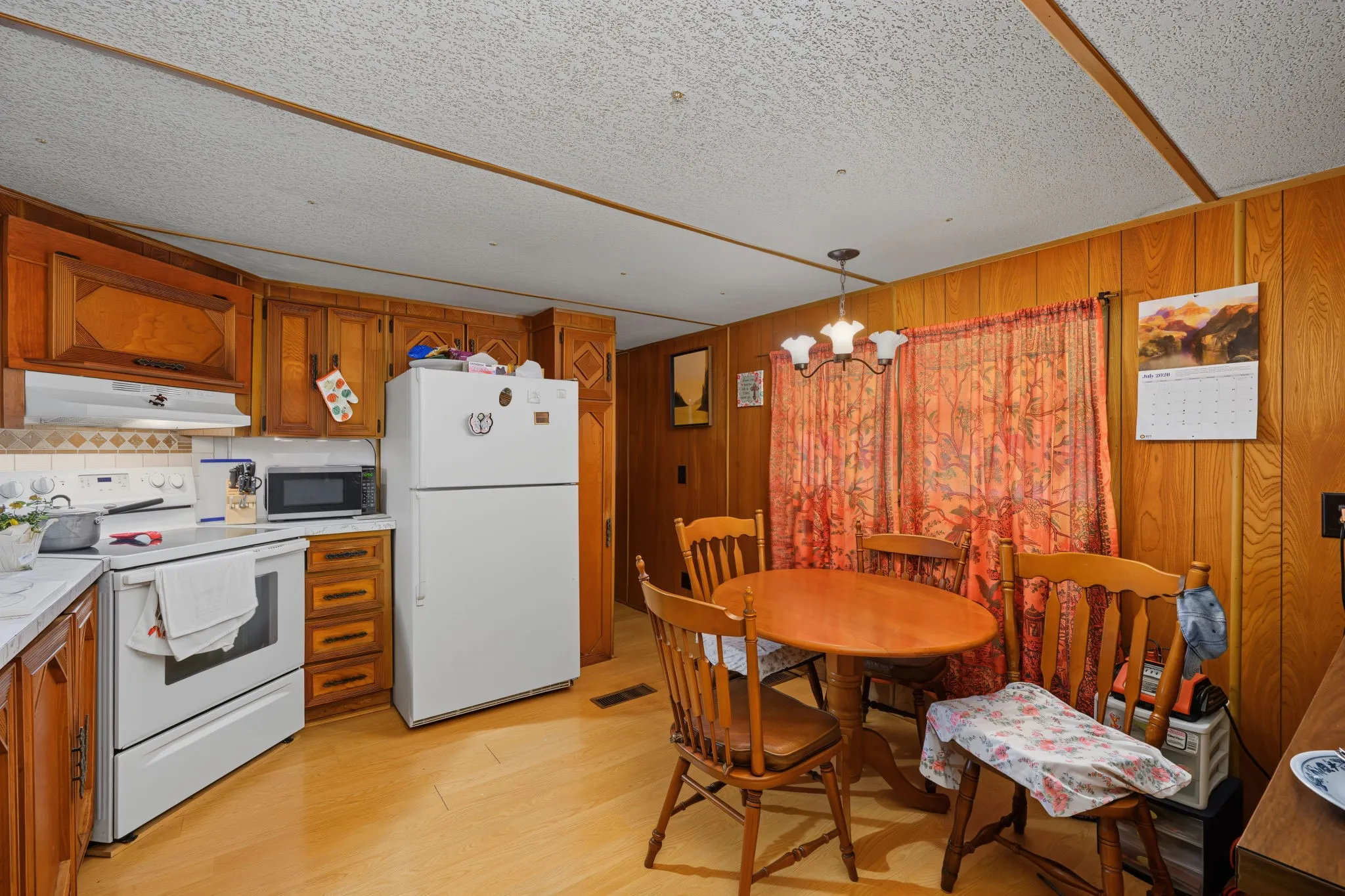 Mobile Home For Sale in Hood County , 4316 Cottonwood Court, Granbury, Texas 76049, 2 Bedroom, 1 Bathroom, Garage spaces, 868 Sqft, built in 1970, mls#21338199, Real Estate Agent in Granbury, Homes For Sale in Hood county, Homes For Sale in Granbury, Realtor in Granbury Texas, Real Estate Brokerage Independent Realty Texas, Luminita Cordes Realtor