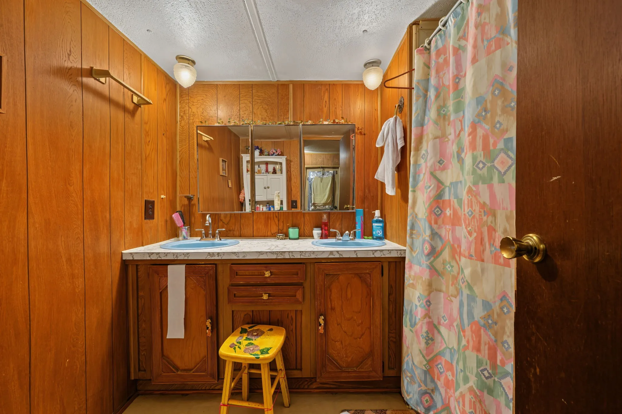 Mobile Home For Sale in Hood County , 4316 Cottonwood Court, Granbury, Texas 76049, 2 Bedroom, 1 Bathroom, Garage spaces, 868 Sqft, built in 1970, mls#21338199, Real Estate Agent in Granbury, Homes For Sale in Hood county, Homes For Sale in Granbury, Realtor in Granbury Texas, Real Estate Brokerage Independent Realty Texas, Luminita Cordes Realtor